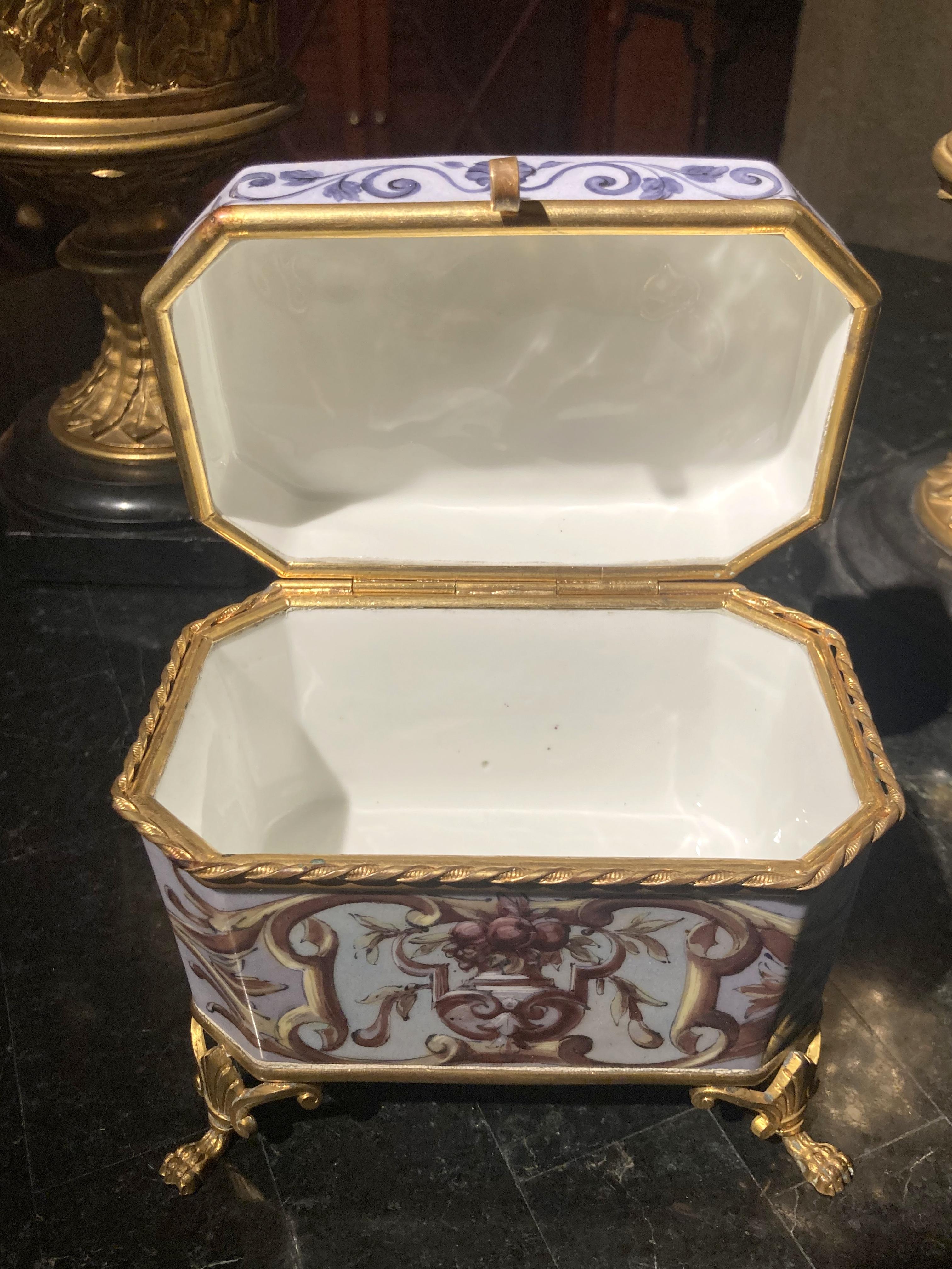 French 19th Century Empire Porcelain and Gilt Bronze Decorative Jewelry Box For Sale 6