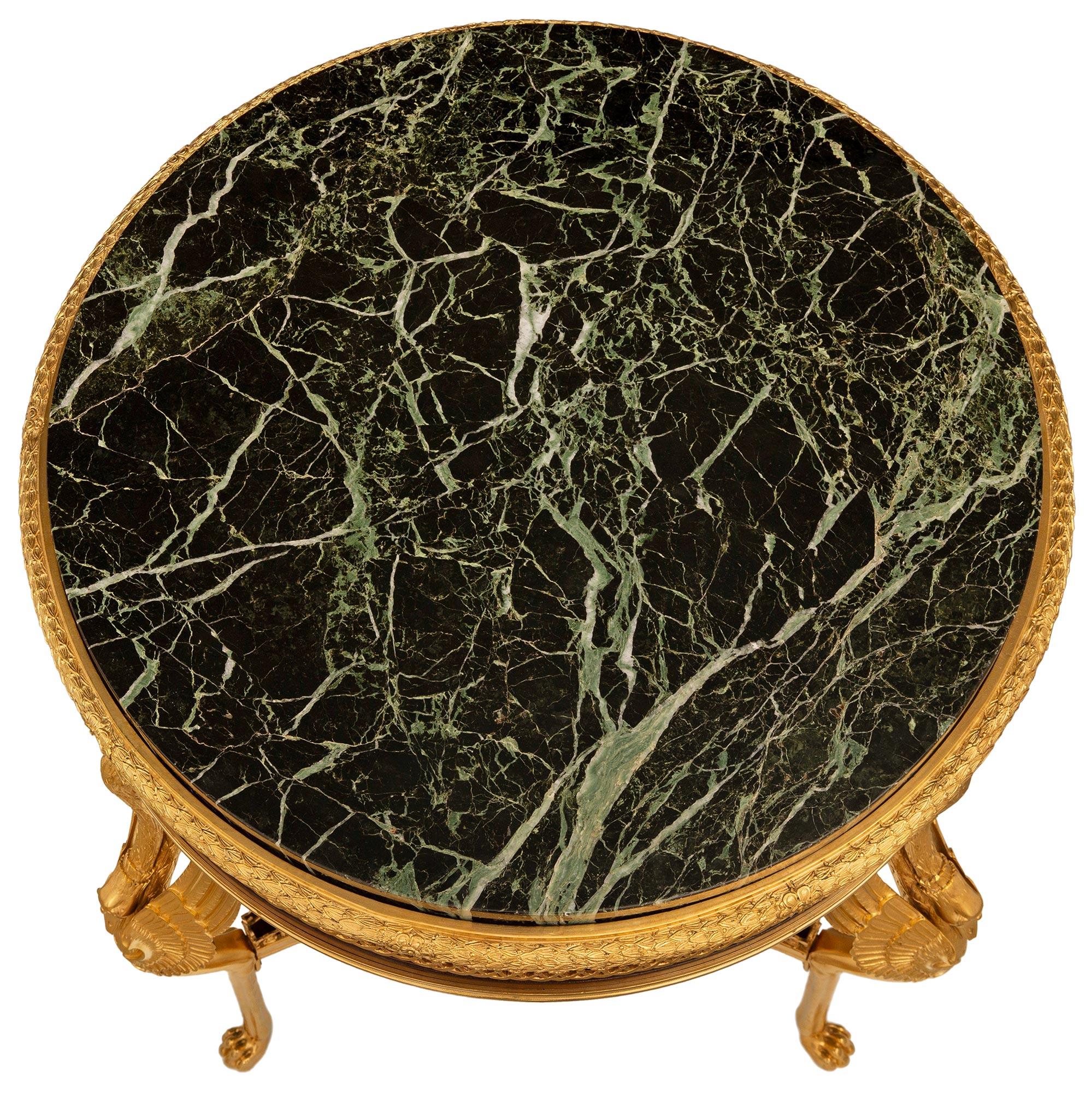 Table d'appoint en acajou et bronze doré, d'époque Belle Époque, du XIXe siècle. en vente 5