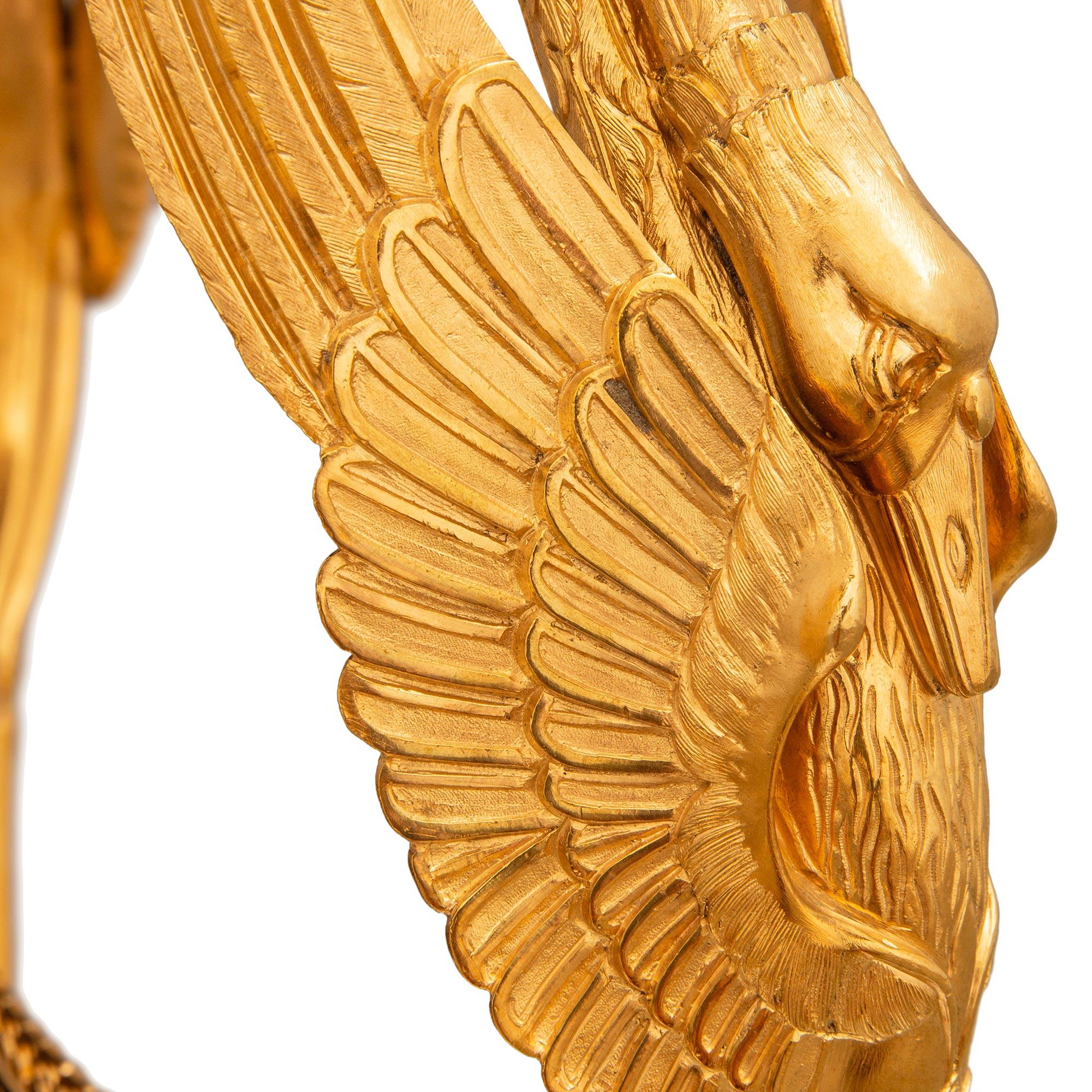 Table d'appoint en acajou et bronze doré, d'époque Belle Époque, du XIXe siècle. en vente 2
