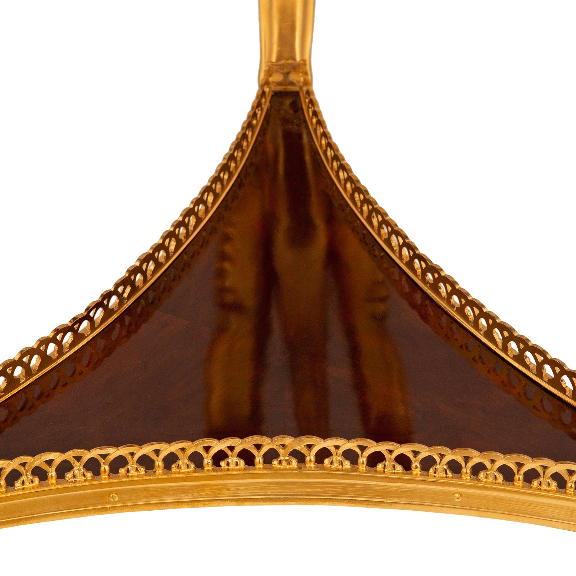 Table d'appoint en acajou et bronze doré, d'époque Belle Époque, du XIXe siècle. en vente 3