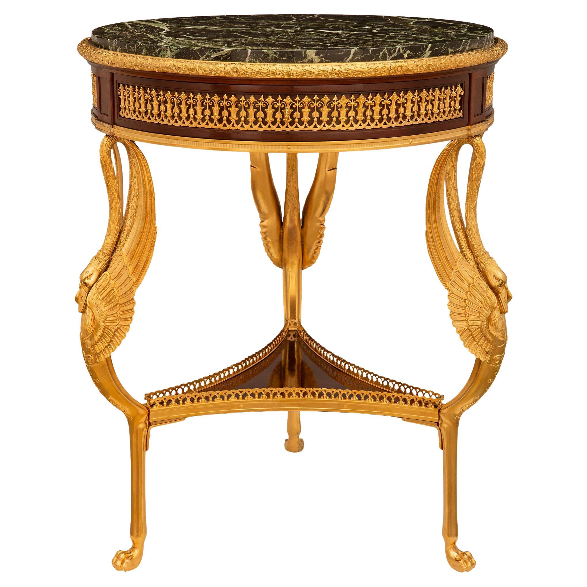 Französisch 19. Jahrhundert Empire st. Belle Époque Periode Mahagoni, Ormolu Beistelltisch
