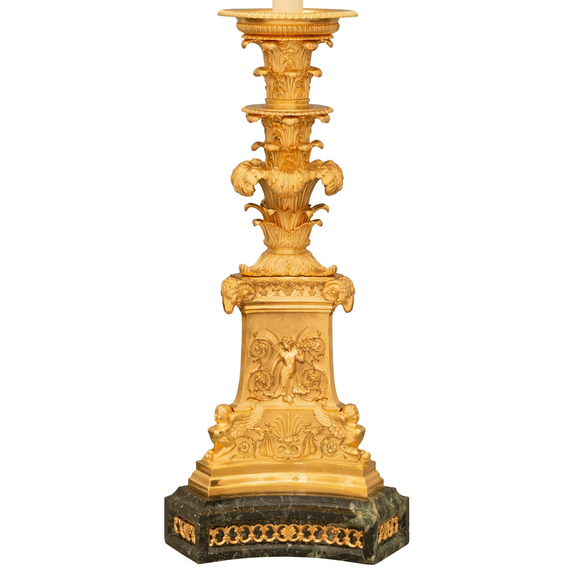Französisch 19. Jahrhundert Empire St. Belle Époque Periode Marmor und Ormolu Lampe (Goldbronze) im Angebot