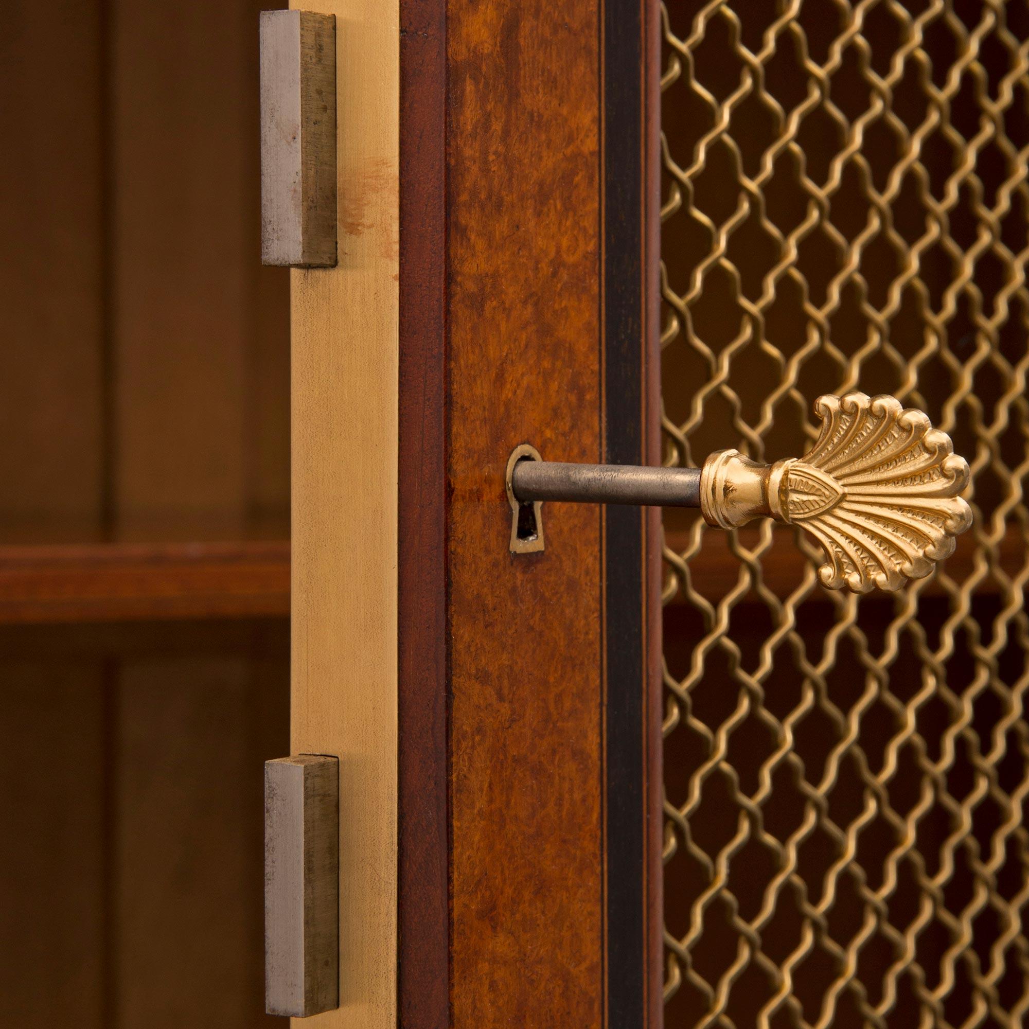 Empire-Schrank aus Wurzelholz, Ebenholz, Baia-Rosenholz und Goldbronze aus dem 19. Jahrhundert im Angebot 4
