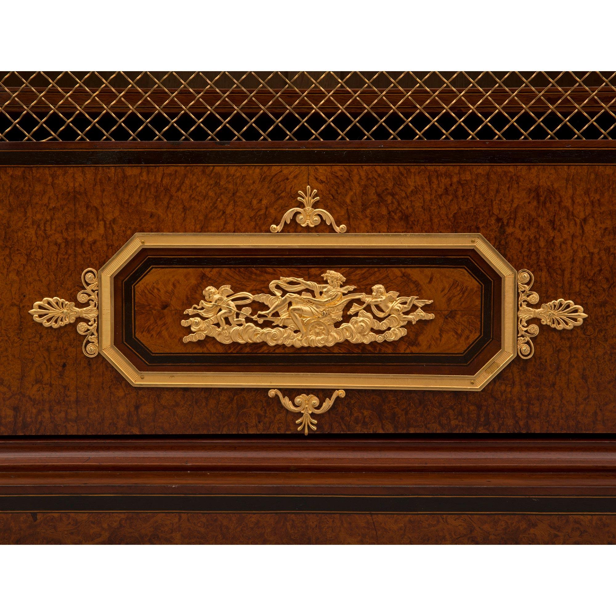 Empire-Schrank aus Wurzelholz, Ebenholz, Baia-Rosenholz und Goldbronze aus dem 19. Jahrhundert im Angebot 5