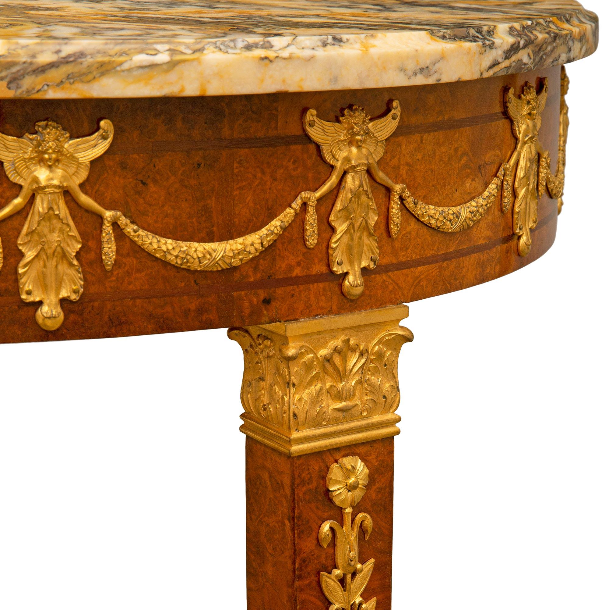 Table d'appoint Empire du 19ème siècle en ronce de noyer, bronze doré et marbre Bon état - En vente à West Palm Beach, FL