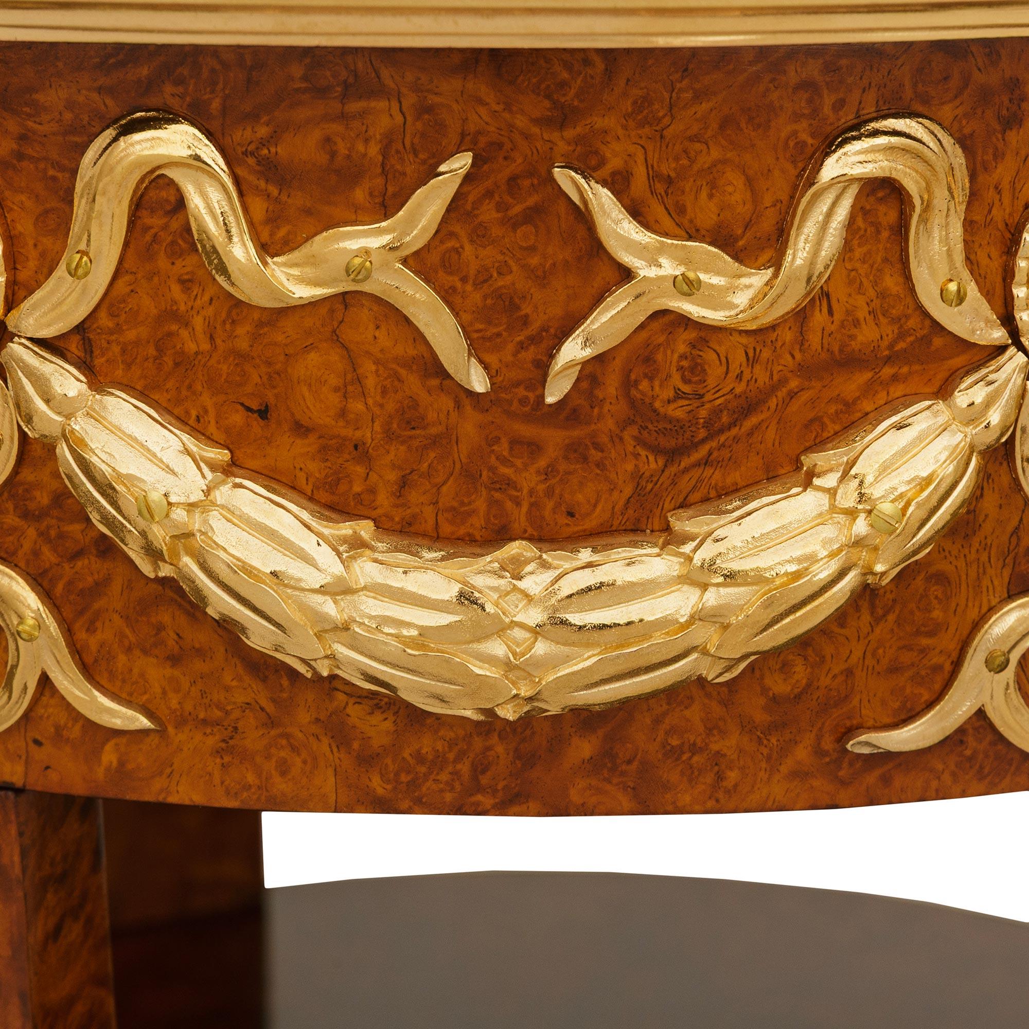 Französischer Beistelltisch aus Wurzelholz, Ormolu und Marmor im Empire-Stil des 19. im Angebot 1