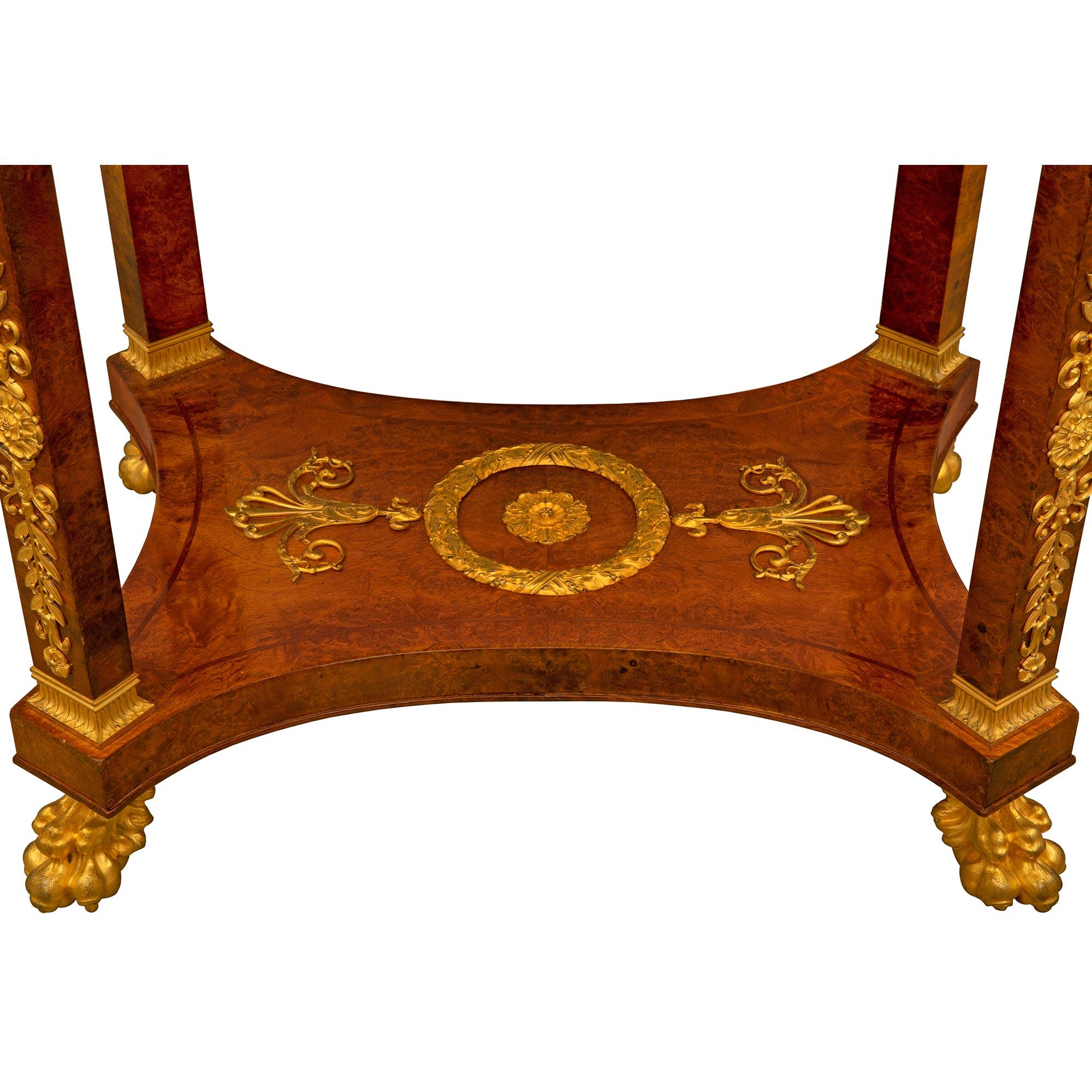 Table d'appoint Empire du 19ème siècle en ronce de noyer, bronze doré et marbre en vente 1