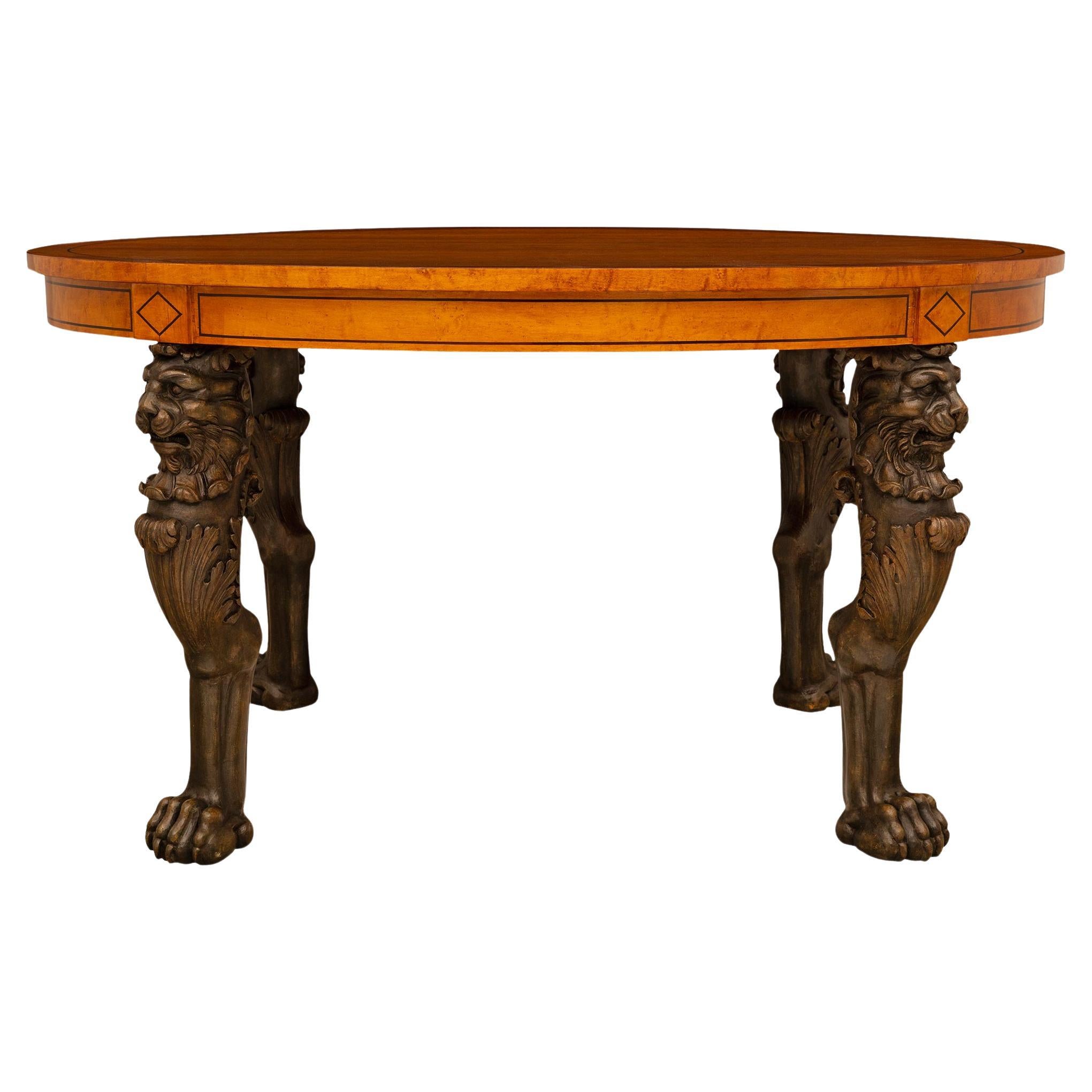 Table centrale française de style Empire du XIXe siècle en bois citron et patiné