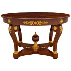 Französischer Empire-Tisch aus Mahagoni und Goldbronze aus dem 19. Jahrhundert