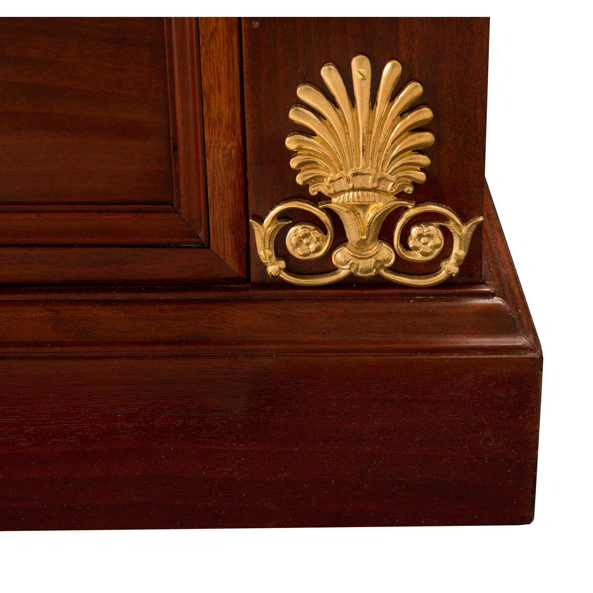 Executive-Schreibtisch aus Mahagoni und Goldbronze im Empire-Stil des 19. Jahrhunderts im Angebot 9
