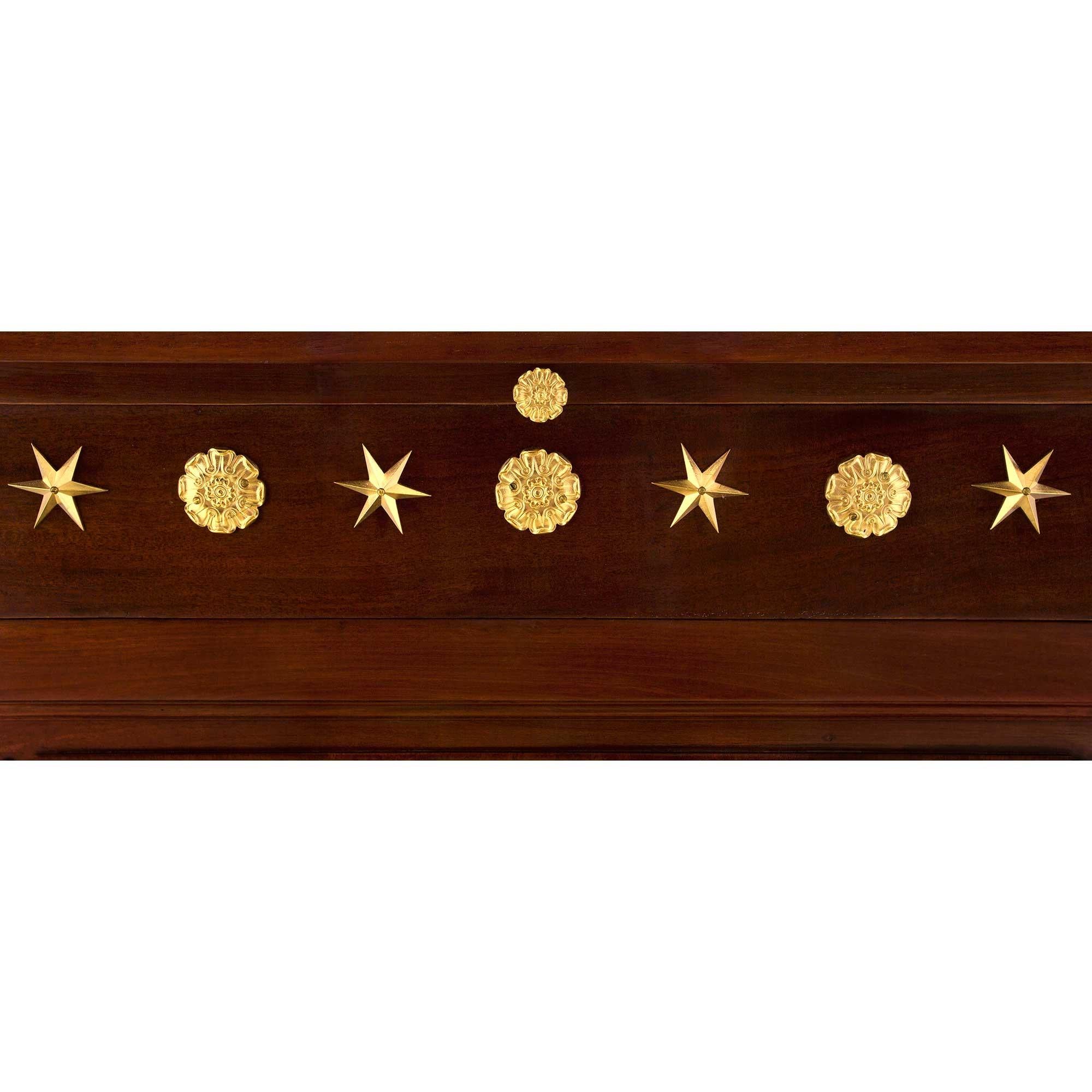 Bureau ministre Empire français du XIXe siècle en acajou et bronze doré en vente 12