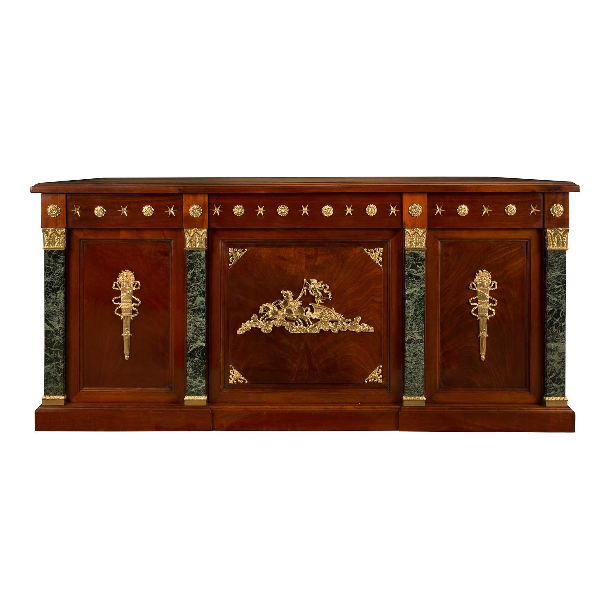 Executive-Schreibtisch aus Mahagoni und Goldbronze im Empire-Stil des 19. Jahrhunderts im Angebot 2