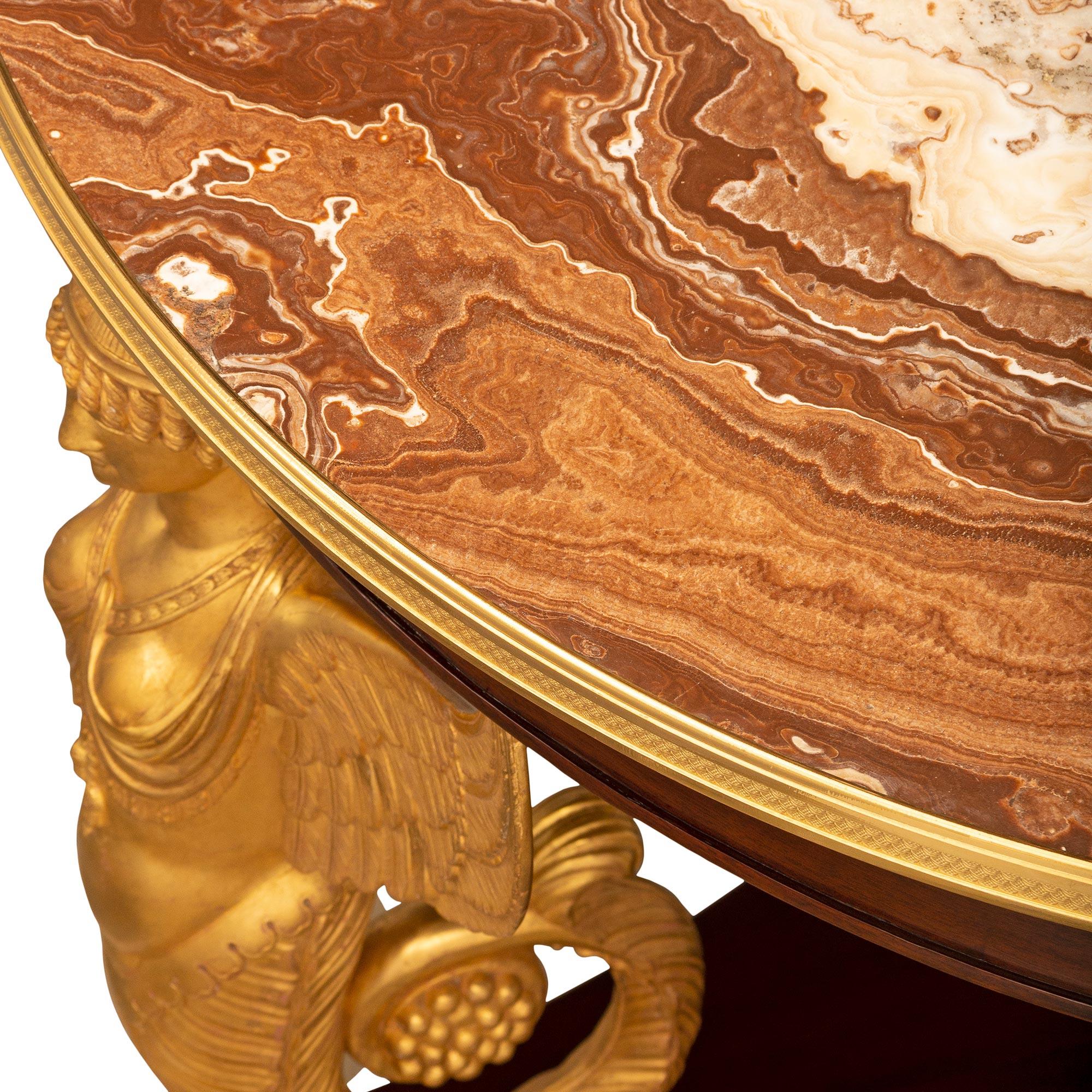 Französischer Empire-Tisch aus Mahagoni, vergoldetem Holz, Goldbronze und Marmor aus dem 19. Jahrhundert im Angebot 2