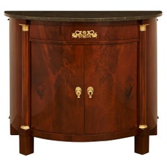 Französischer Empire-Schrank aus Mahagoni, Goldbronze und versteinertem Marmor aus dem 19. Jahrhundert