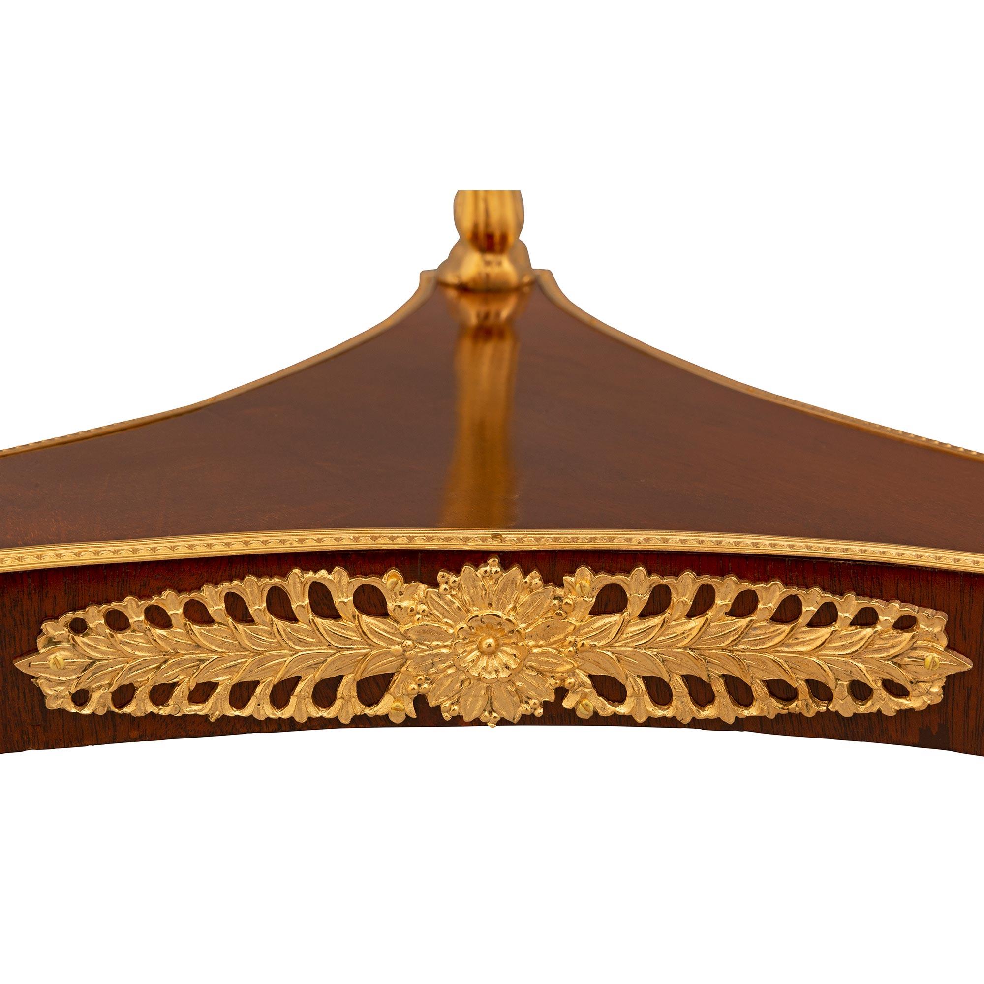Table d'appoint Empire française du 19ème siècle en acajou, bronze doré et marbre en vente 2