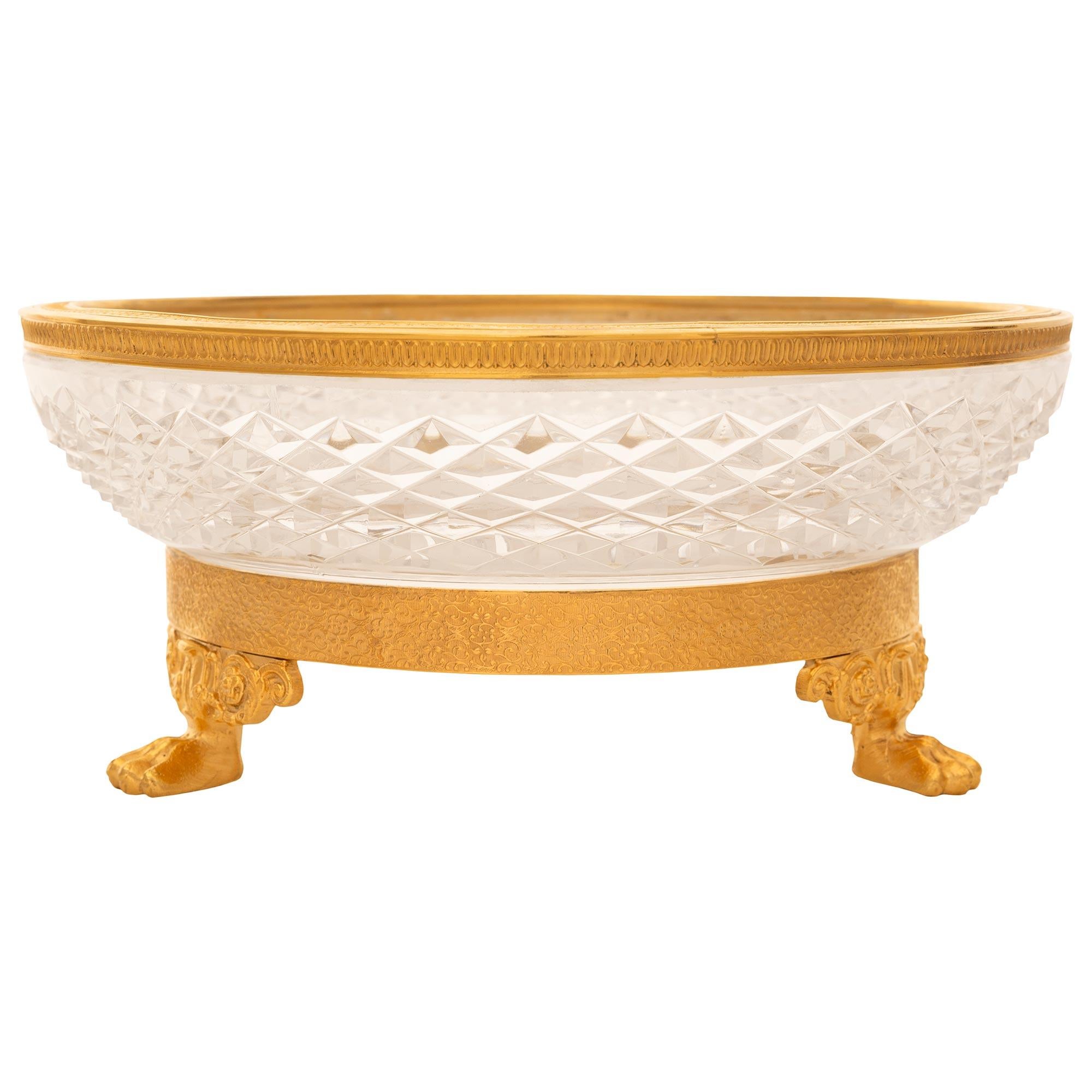 Empire Centre de table en bronze doré et cristal de Baccarat du 19ème siècle. en vente