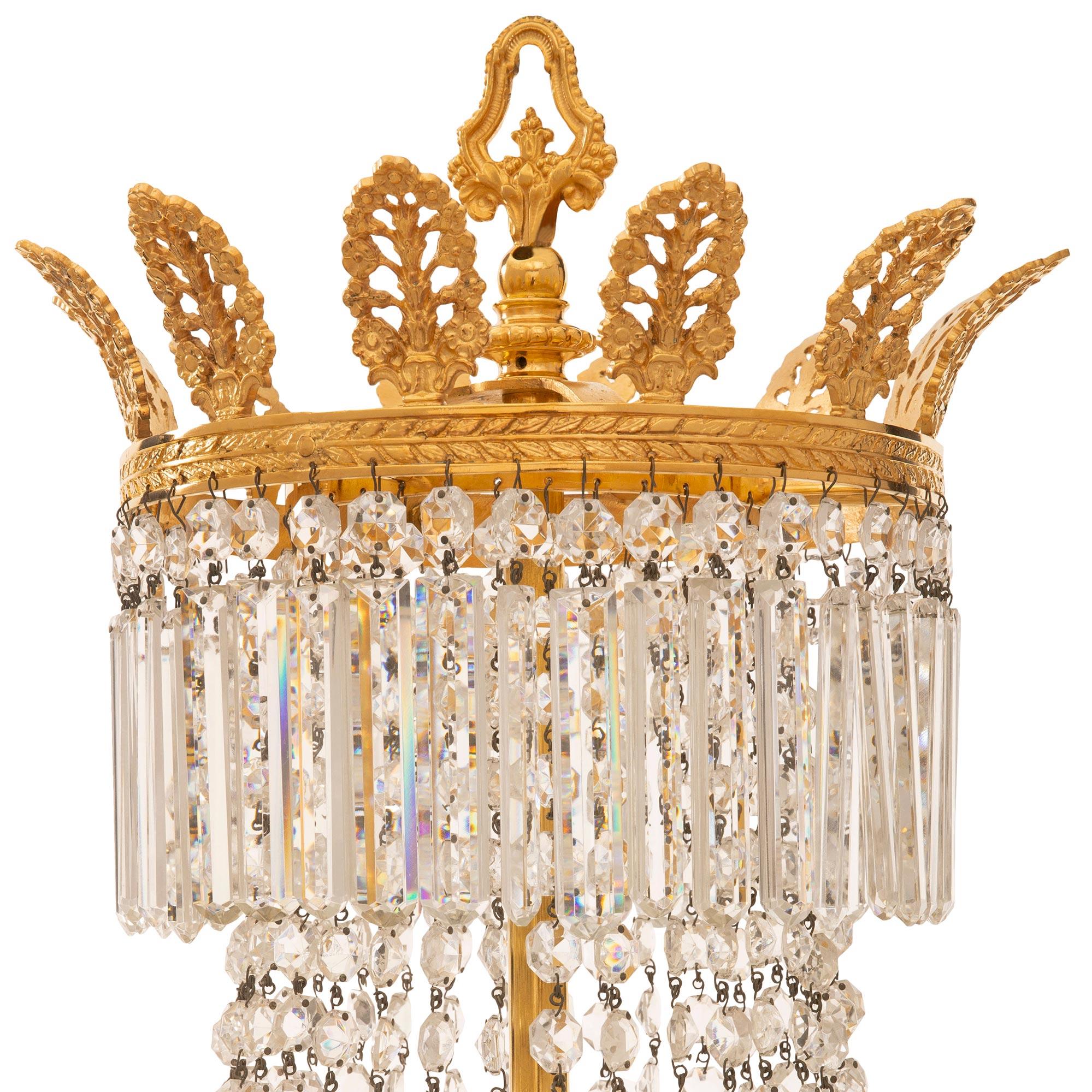 Empire-Kronleuchter aus Goldbronze und Baccarat-Kristall aus dem 19. Jahrhundert im Zustand „Gut“ im Angebot in West Palm Beach, FL