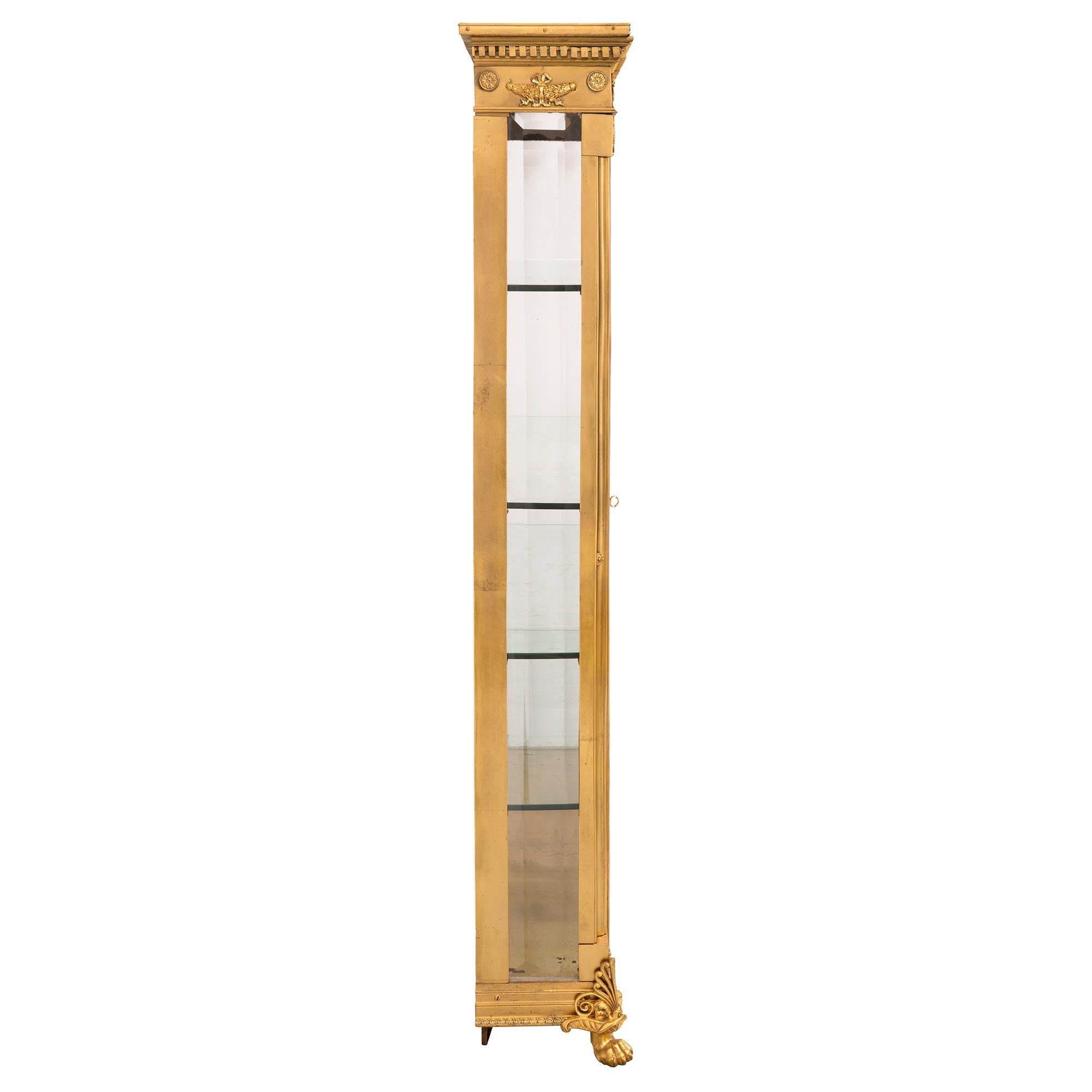 Francese Cabinet Vitrine francese del XIX secolo in stile Impero con ormolu in vendita