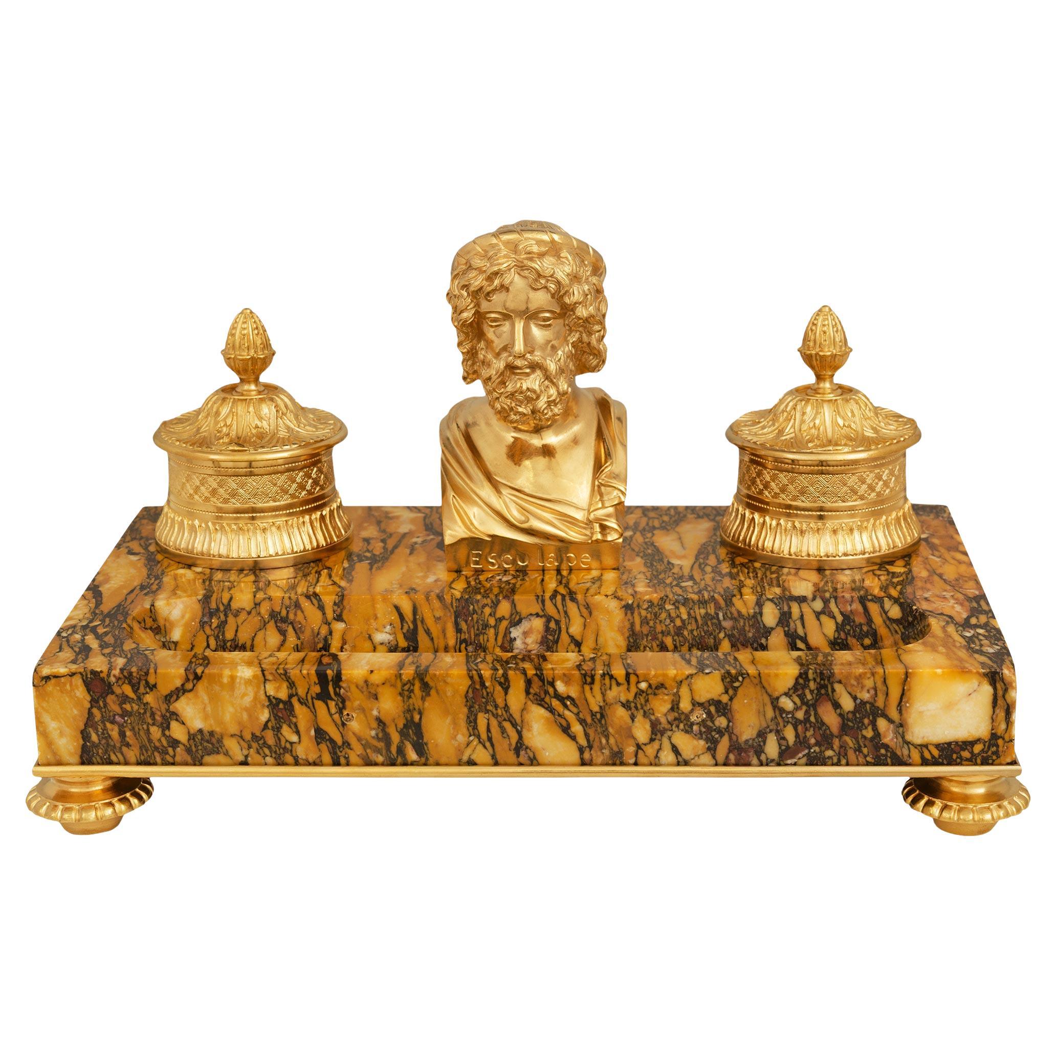 Calamaio francese del XIX secolo in stile Impero con ormolu, cristallo e marmo di breccia