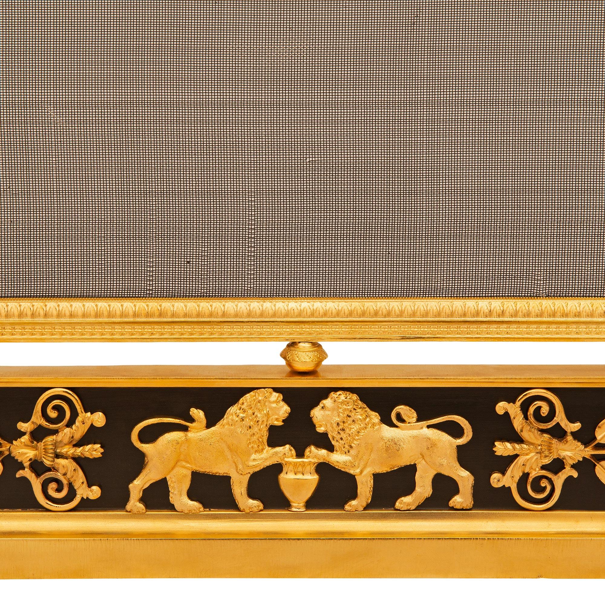 Bronze Pare-feu français du 19e siècle de style Empire en bronze patiné et bronze doré en vente