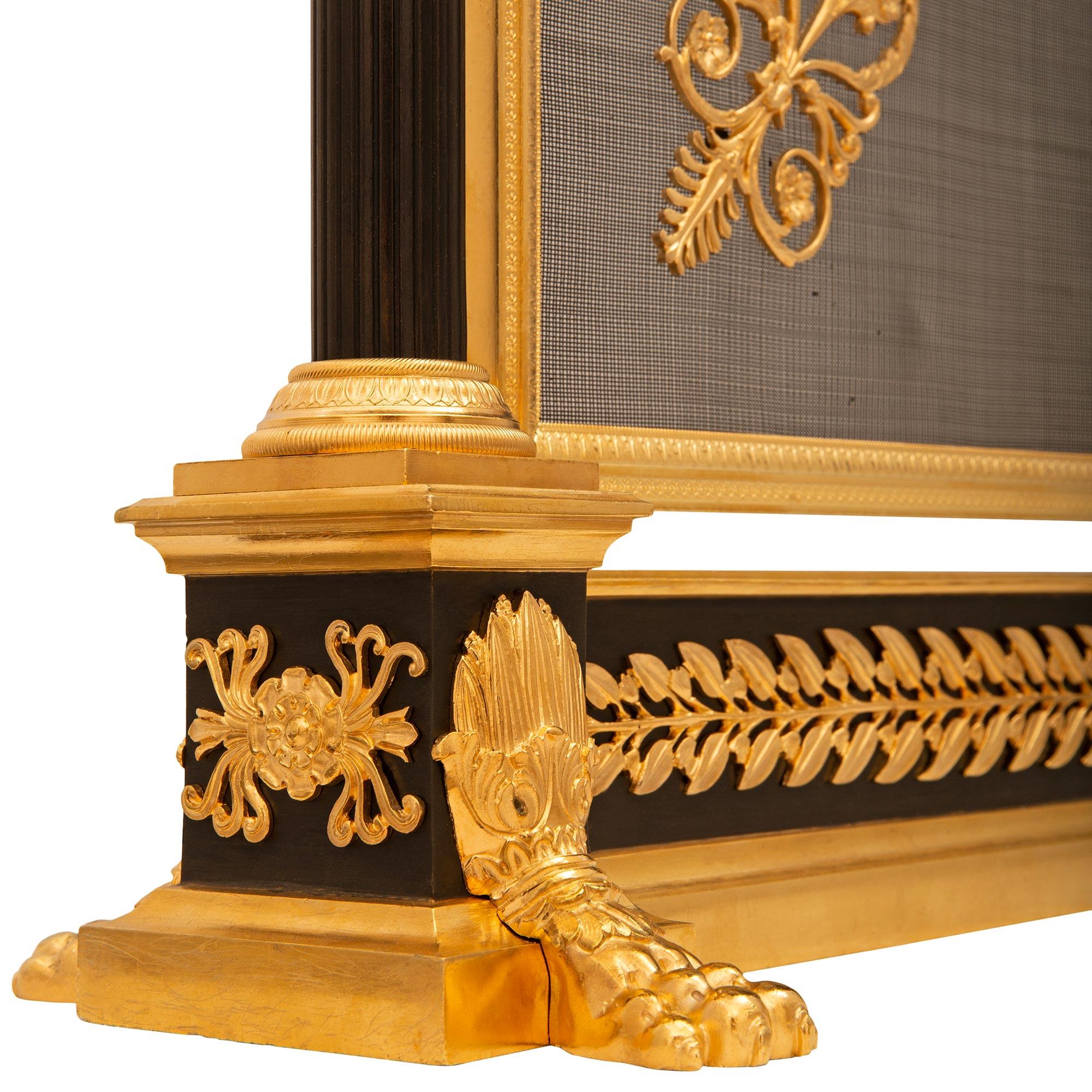 Pare-feu français du 19e siècle de style Empire en bronze patiné et bronze doré en vente 1