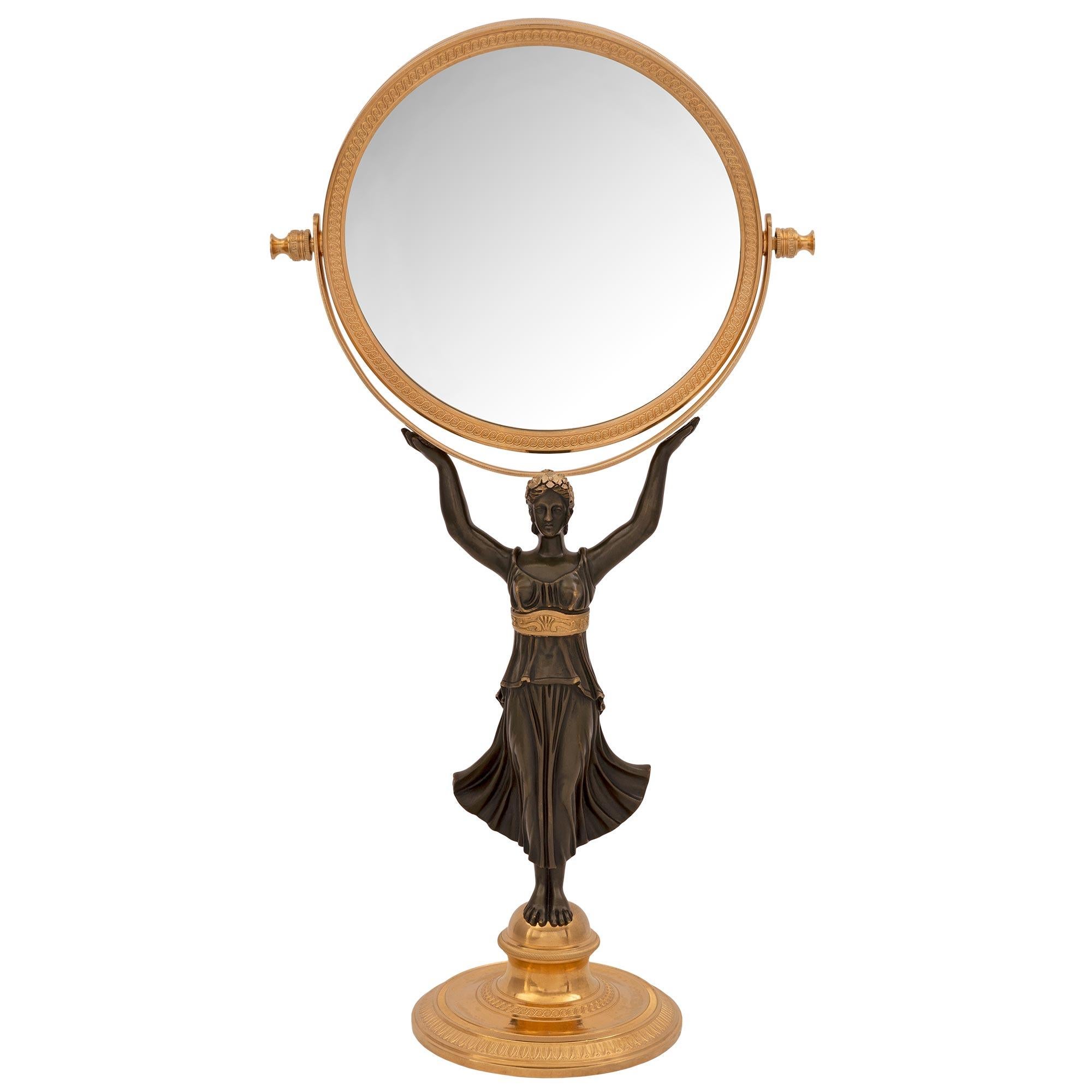 Miroir de coiffeuse Empire du 19ème siècle en bronze patiné et ormolu en vente