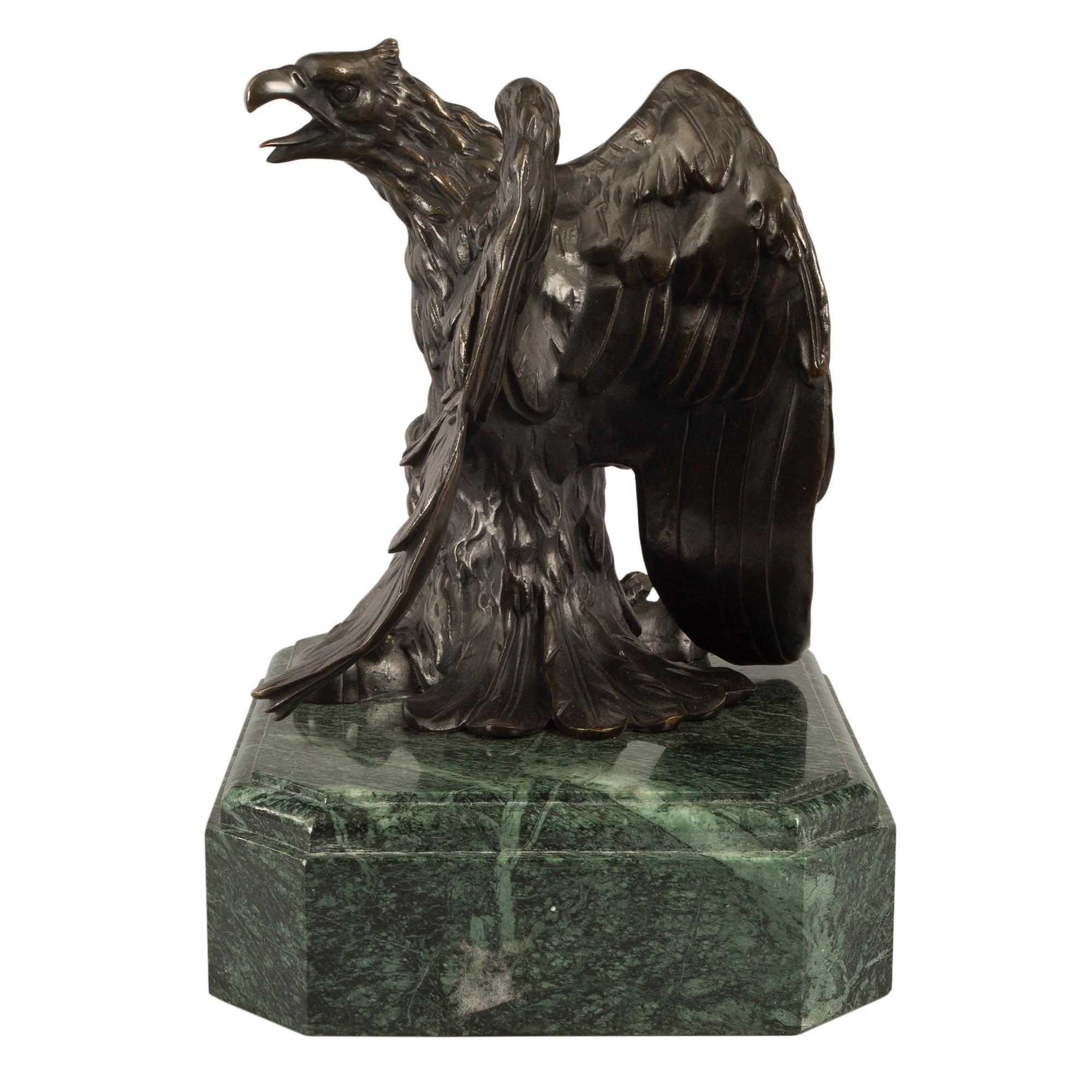 Stile impero Statua dell'aquila in bronzo patinato francese del XIX secolo di San Impero in vendita