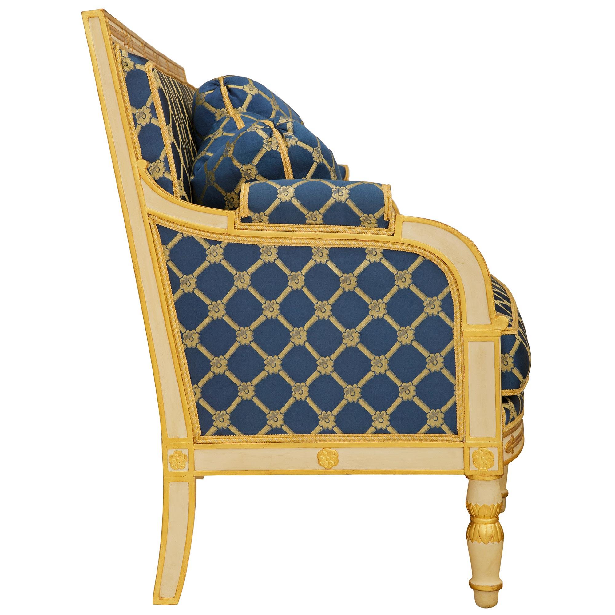 Sofá francés del siglo XIX de madera patinada y giltwood, estilo Imperio en Bueno estado para la venta en West Palm Beach, FL