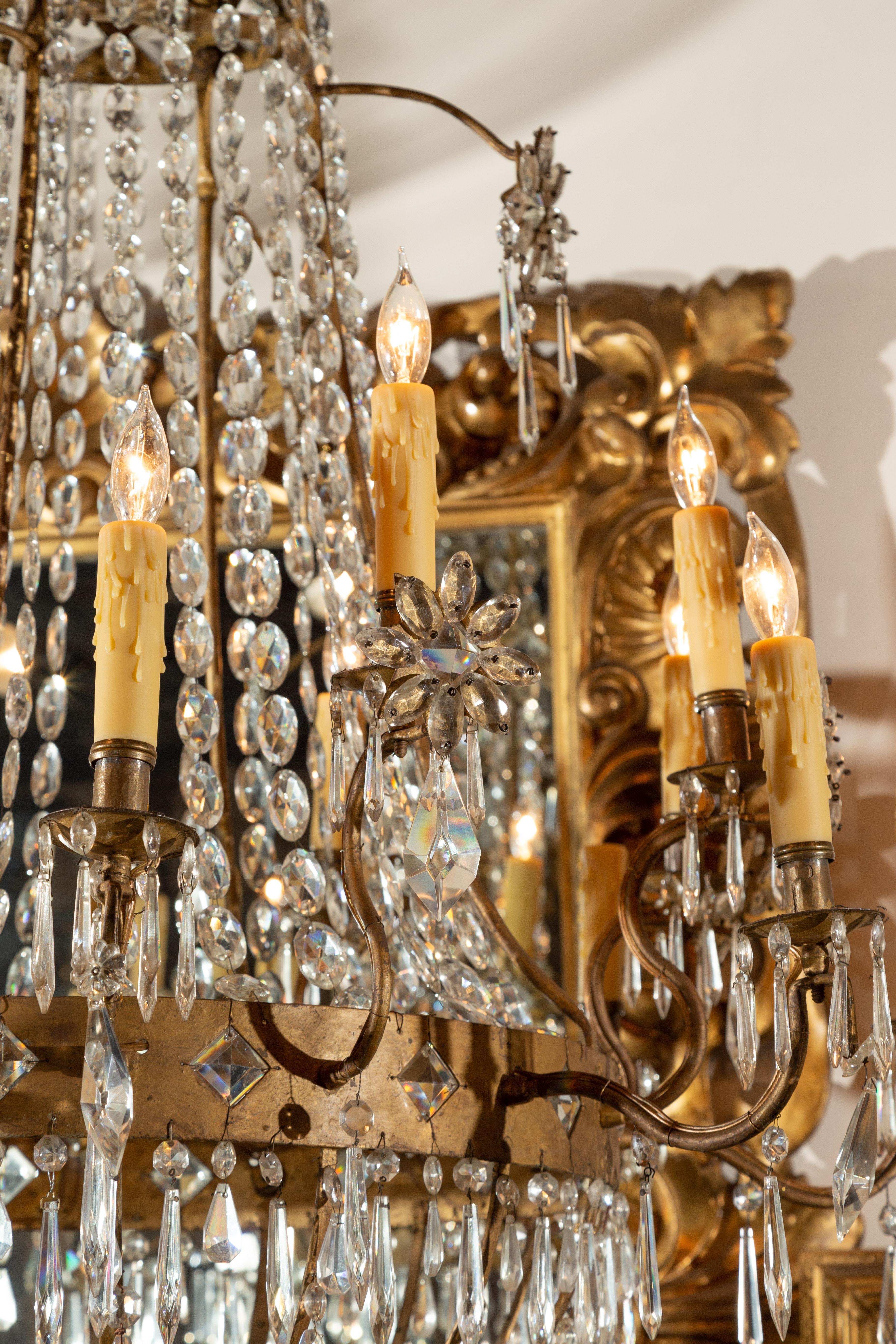 Lampadario francese del XIX secolo in stile impero a 16 luci in cristallo e metallo dorato in vendita 4