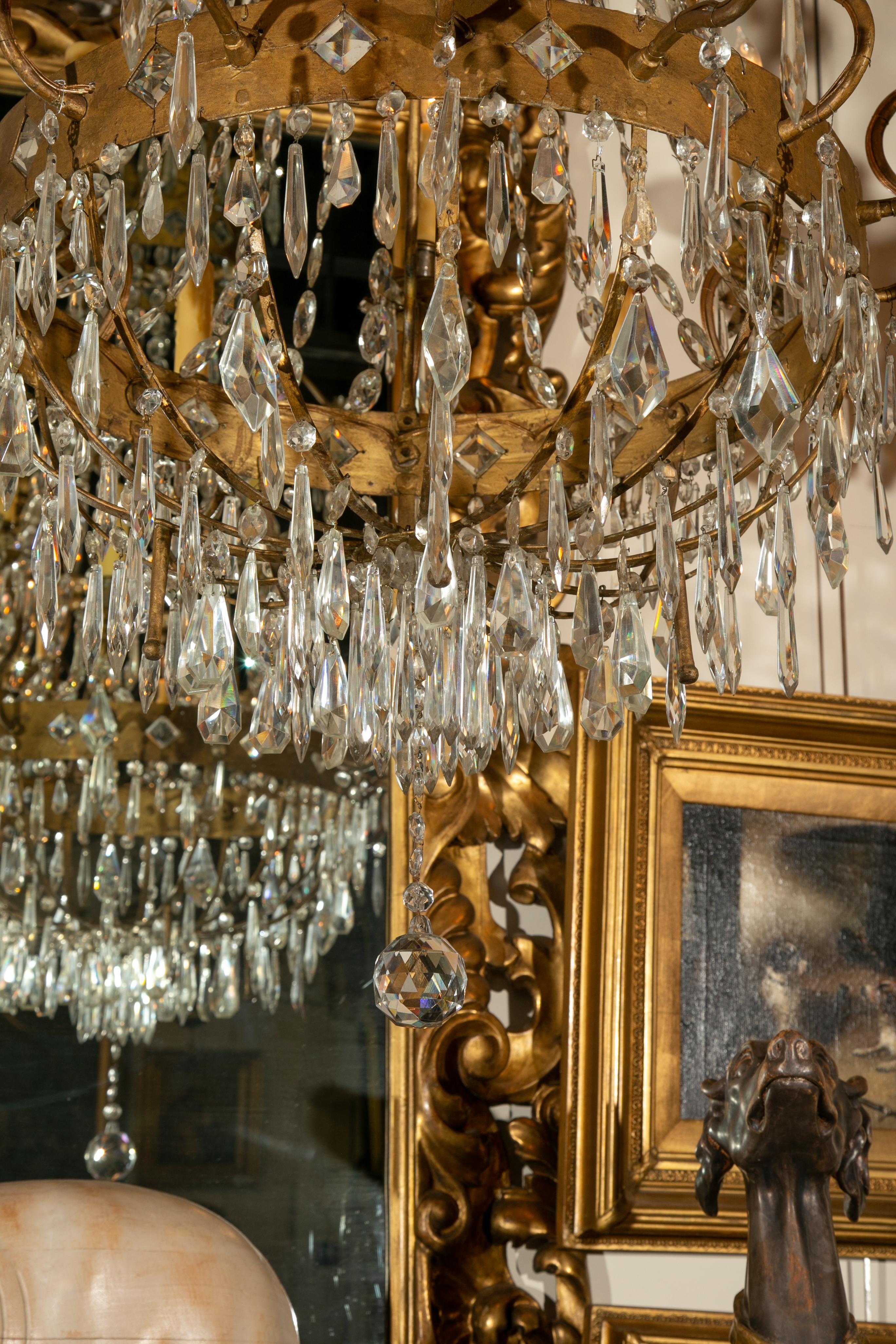 Lampadario francese del XIX secolo in stile impero a 16 luci in cristallo e metallo dorato in vendita 9