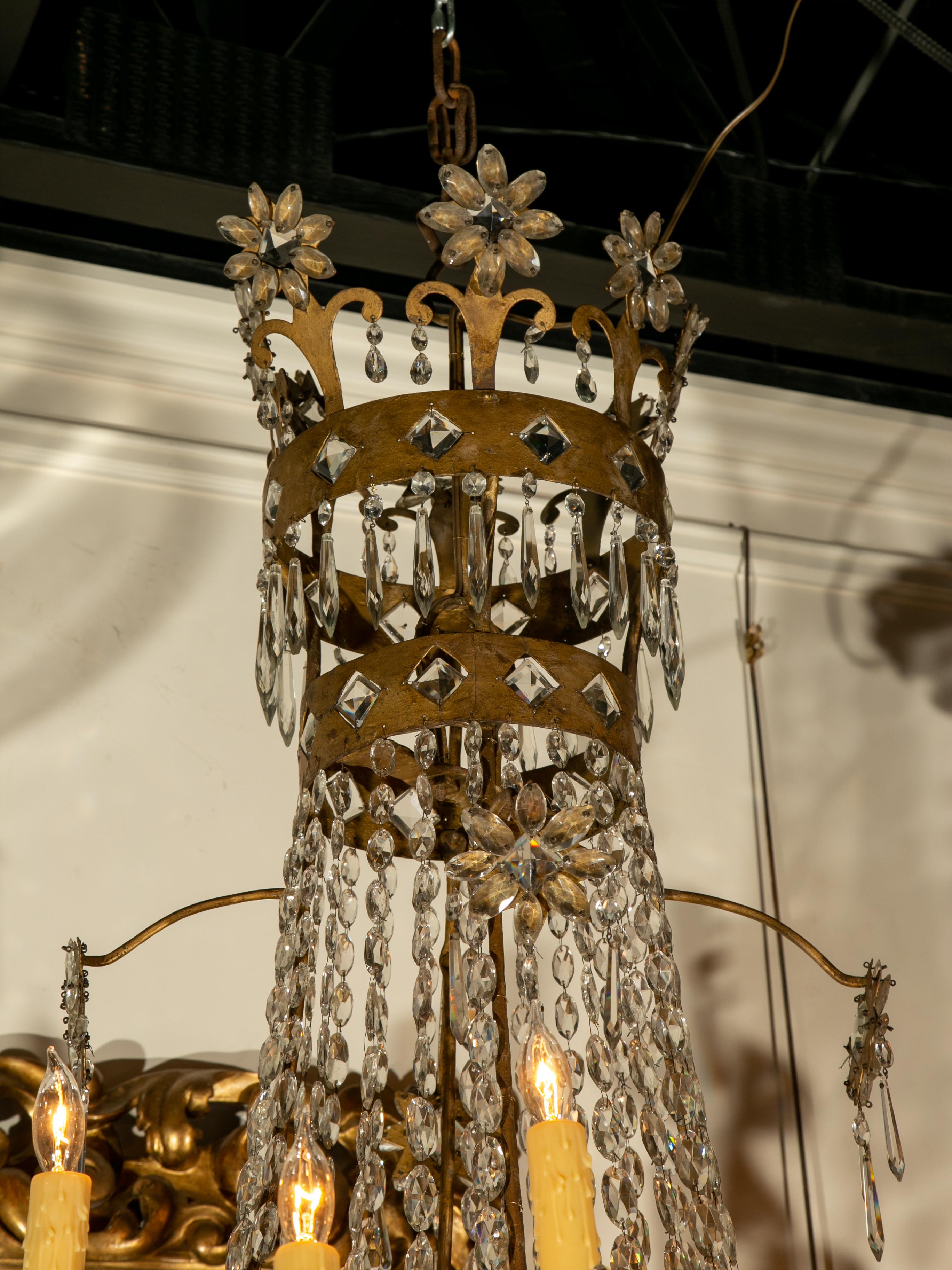 Lampadario francese del XIX secolo in stile impero a 16 luci in cristallo e metallo dorato in vendita 11