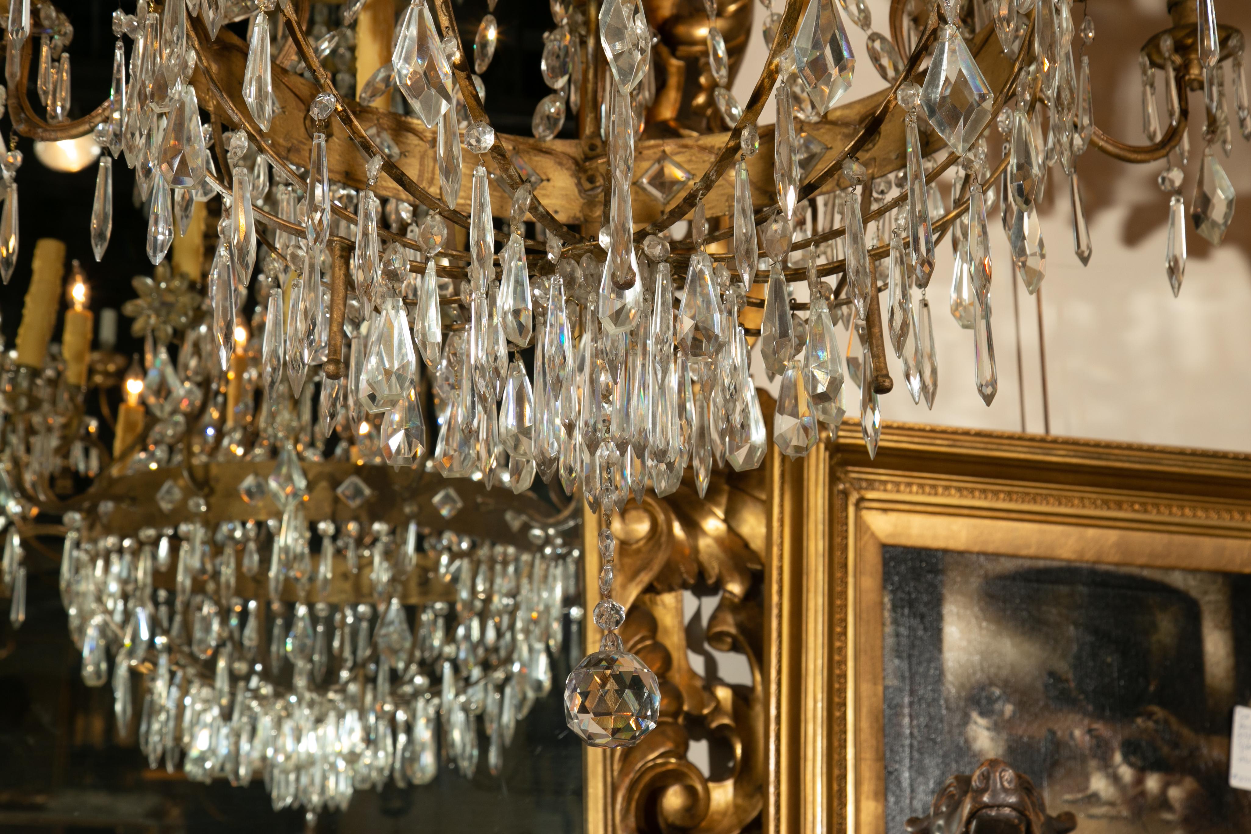Cristallo Lampadario francese del XIX secolo in stile impero a 16 luci in cristallo e metallo dorato in vendita