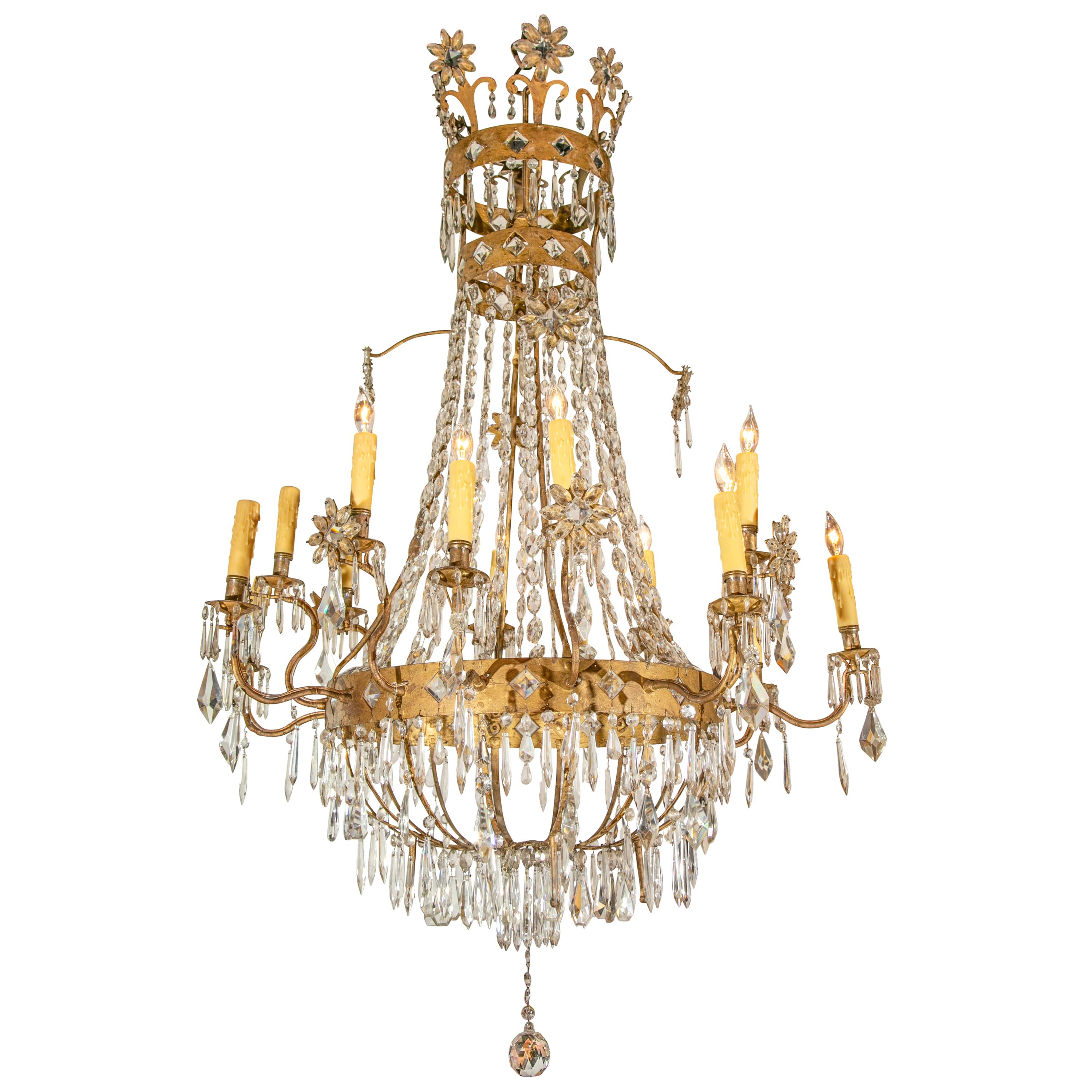 Lustre français de style Empire du 19e siècle à 16 lumières en cristal et métal doré
