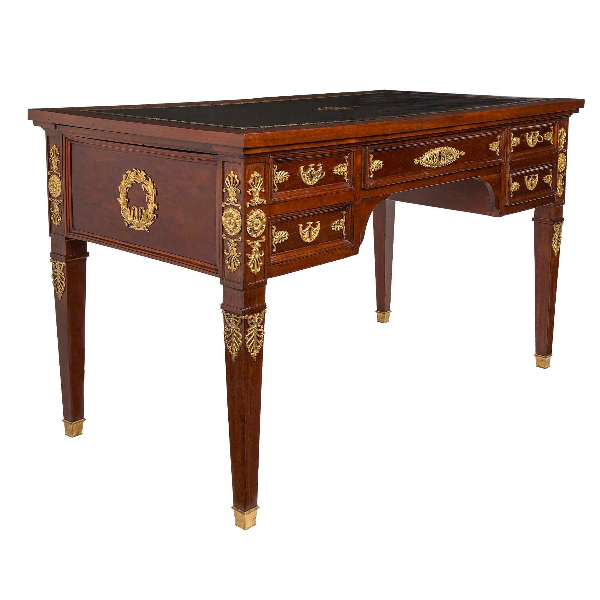 Bureau Plat de Caoba y Ormolu de Estilo Imperio Francés del Siglo XIX en Bueno estado para la venta en West Palm Beach, FL
