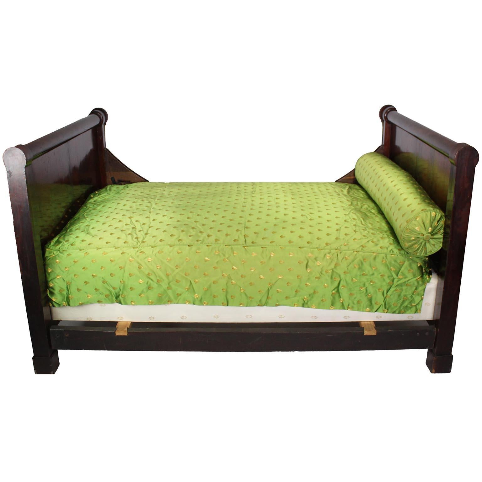 Französisches Kampagnen-Tagesbett aus Mahagoni und vergoldeter Bronze im Empire-Stil des 19. Jahrhunderts im Angebot 7