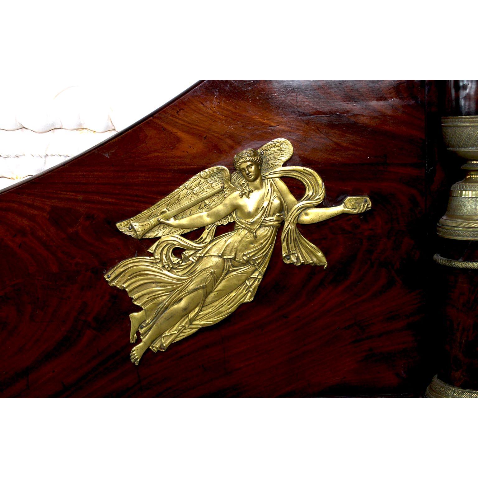 Französisches Kampagnen-Tagesbett aus Mahagoni und vergoldeter Bronze im Empire-Stil des 19. Jahrhunderts im Angebot 3