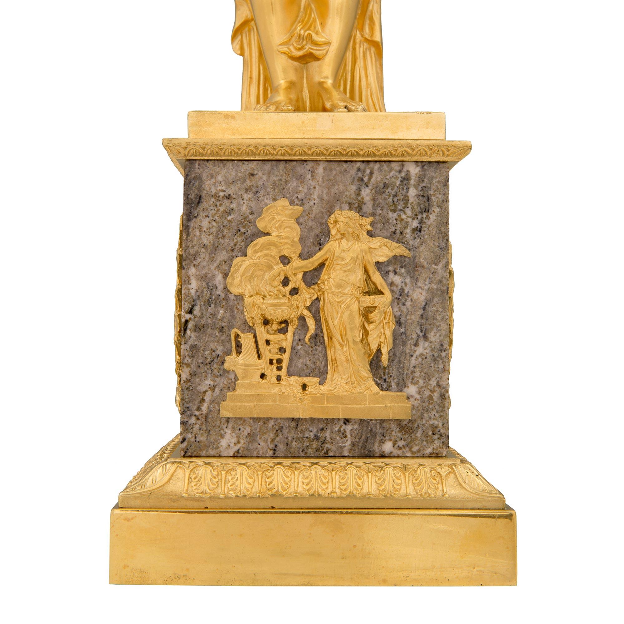 Lampes à cinq bras de style Empire français du XIXe siècle en bronze doré et granit en vente 5