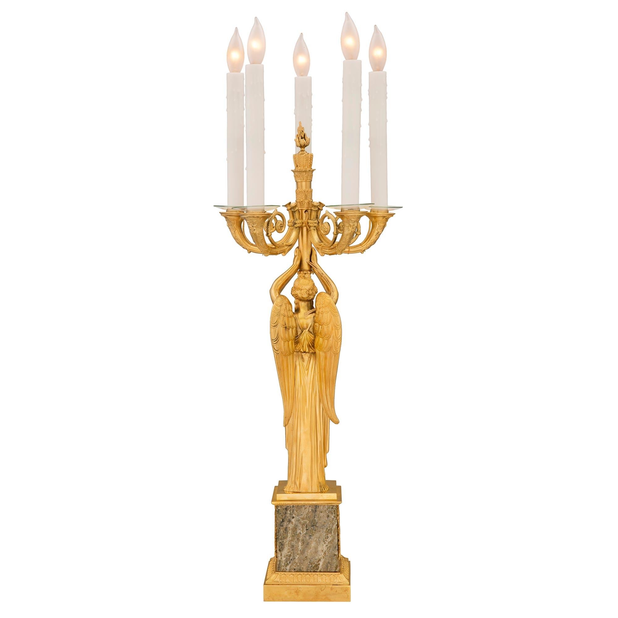 Lampes à cinq bras de style Empire français du XIXe siècle en bronze doré et granit Bon état - En vente à West Palm Beach, FL