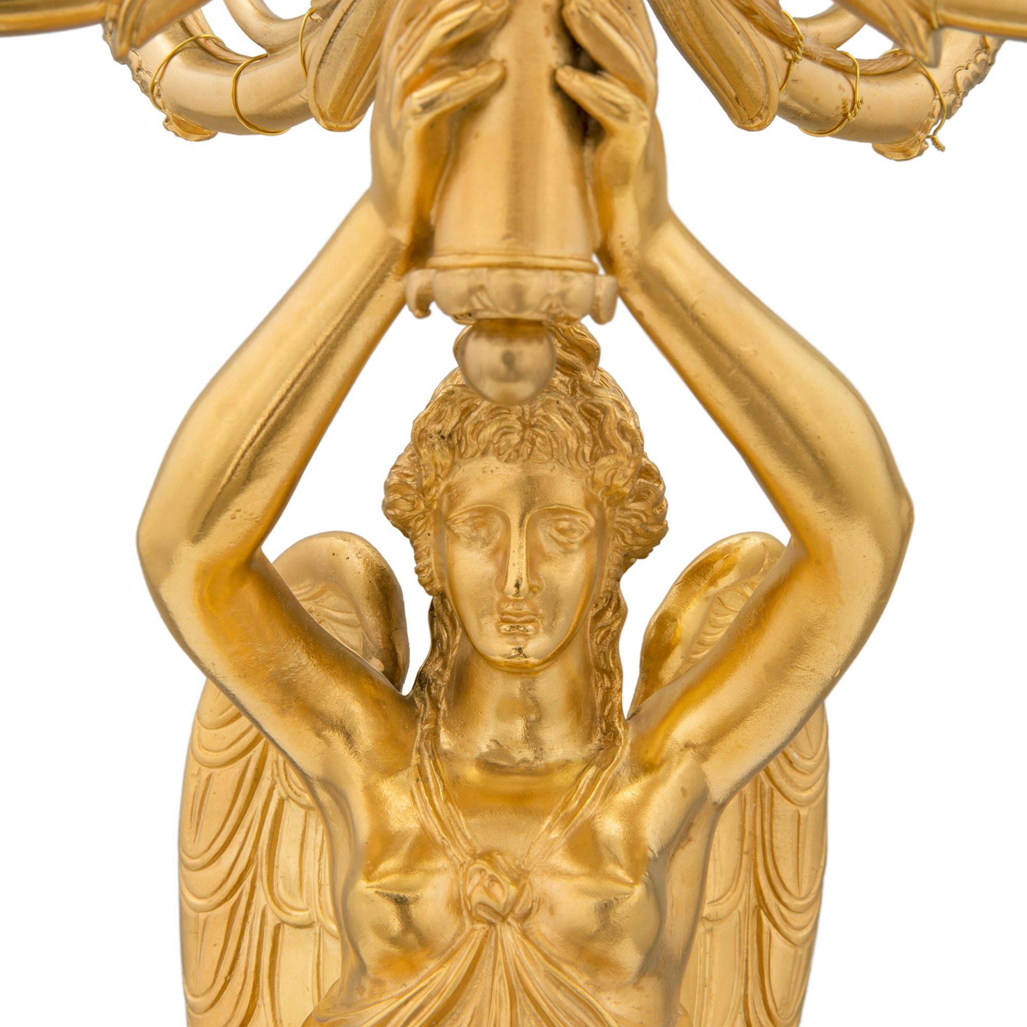 Lampes à cinq bras de style Empire français du XIXe siècle en bronze doré et granit en vente 1