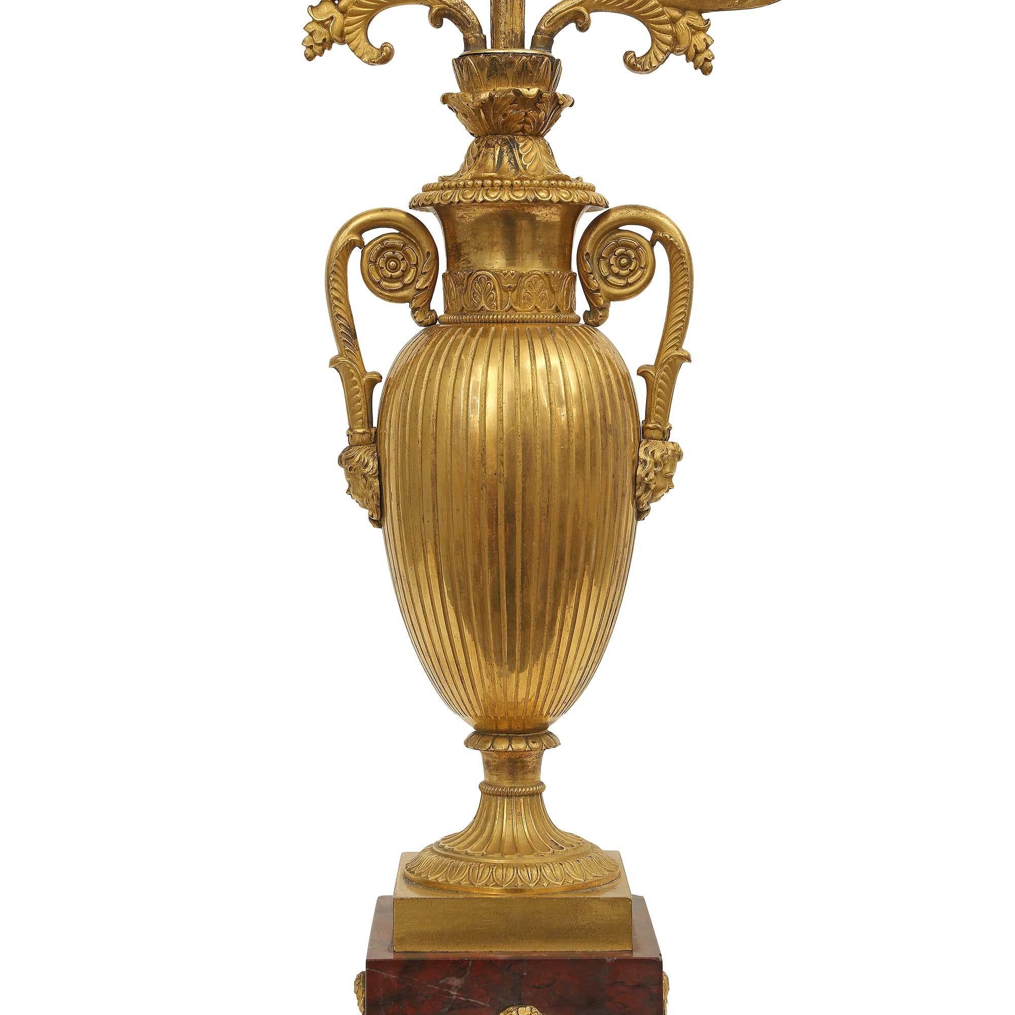 Lampe française de style Empire du XIXe siècle en bronze doré et marbre Bon état - En vente à West Palm Beach, FL