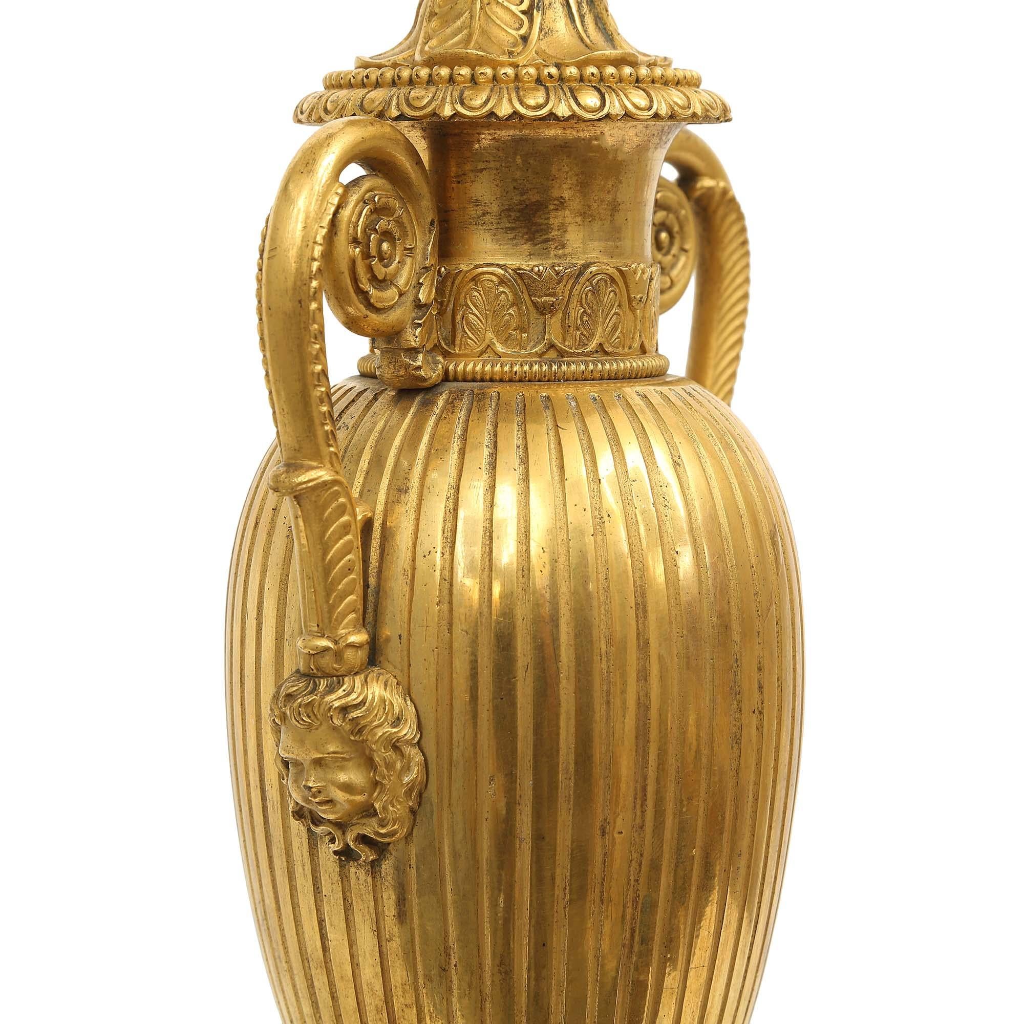 Bronze doré Lampe française de style Empire du XIXe siècle en bronze doré et marbre en vente