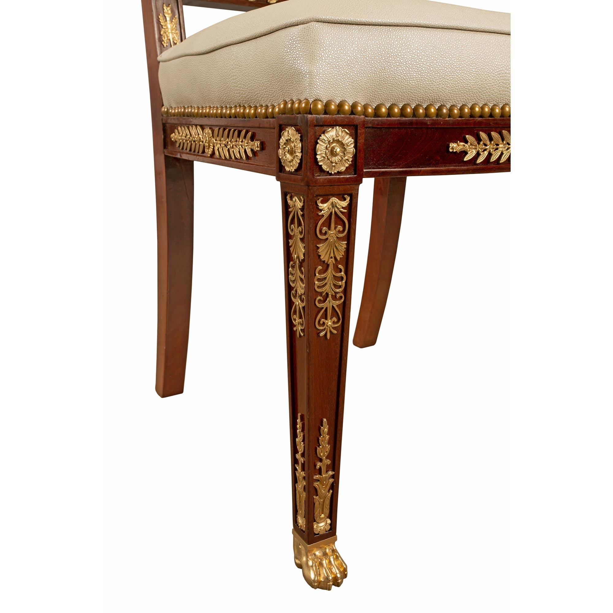 Französischer Beistellstuhl aus Goldbronze und massivem Mahagoni im Empire-Stil des 19. Jahrhunderts im Angebot 4