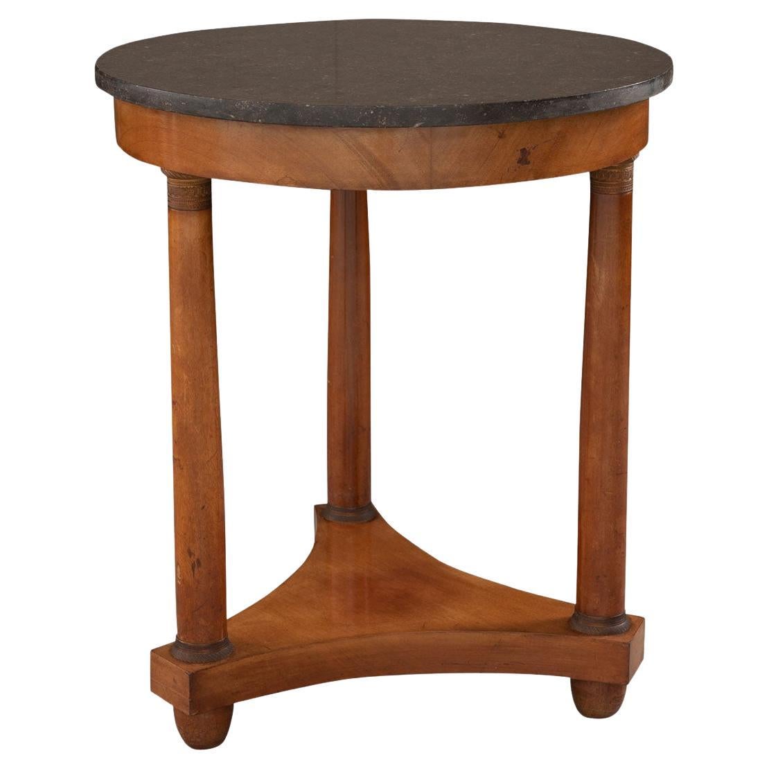 Runder Tisch im Empire-Stil des 19. Jahrhunderts