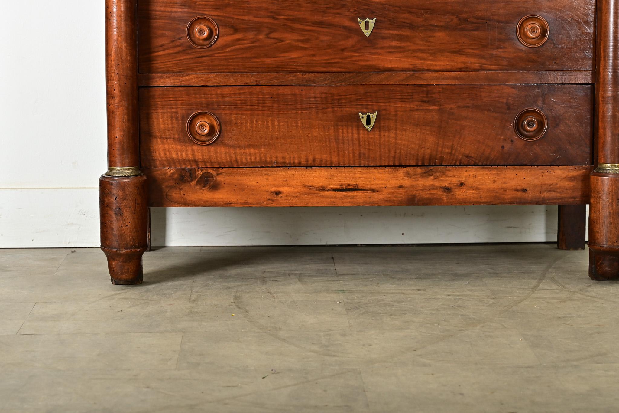 French 19th Century Empire Walnut Commode In condizioni buone in vendita a Baton Rouge, LA