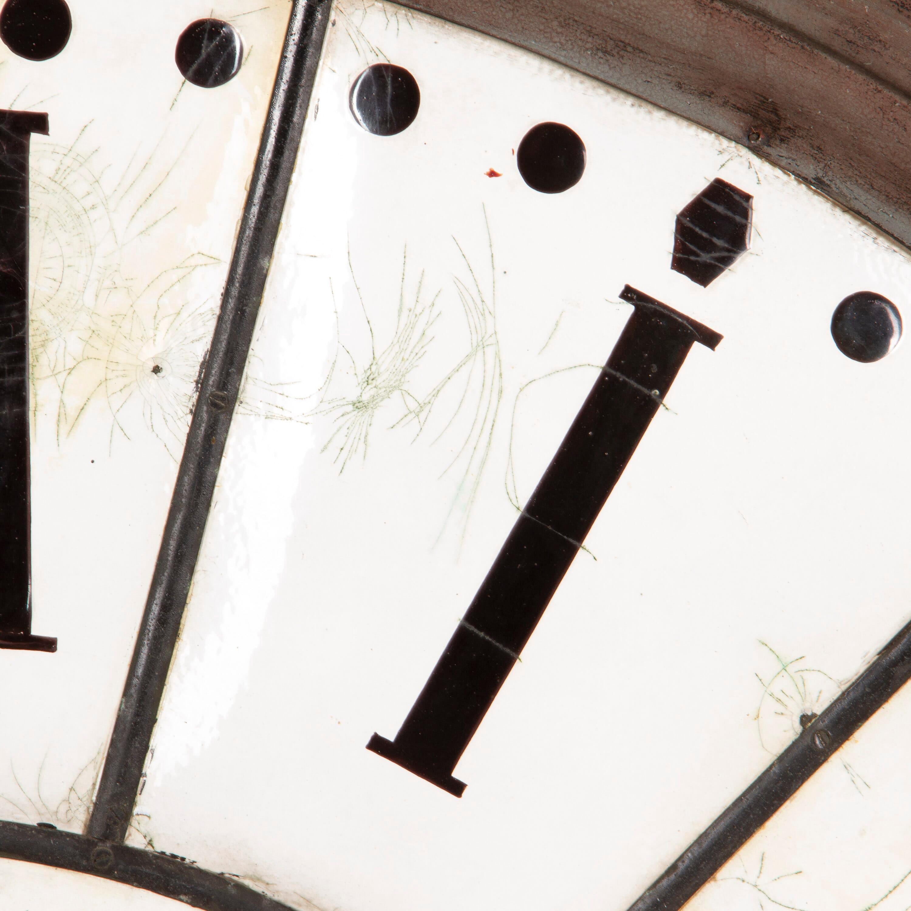 French 19th Century Enamelled Clock In Fair Condition In Tetbury, Gloucestershire