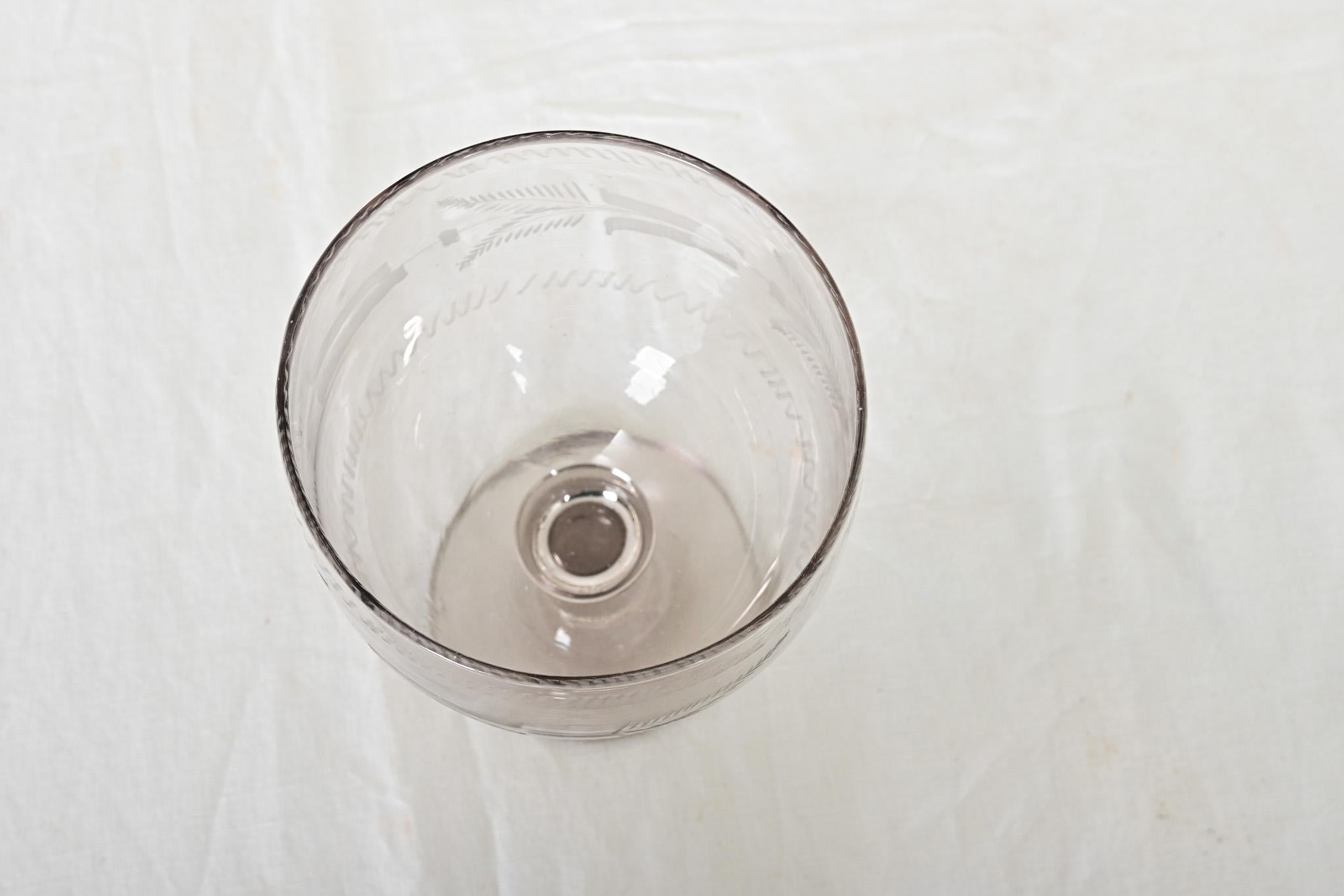 Calice en verre gravé du 19ème siècle en vente 2