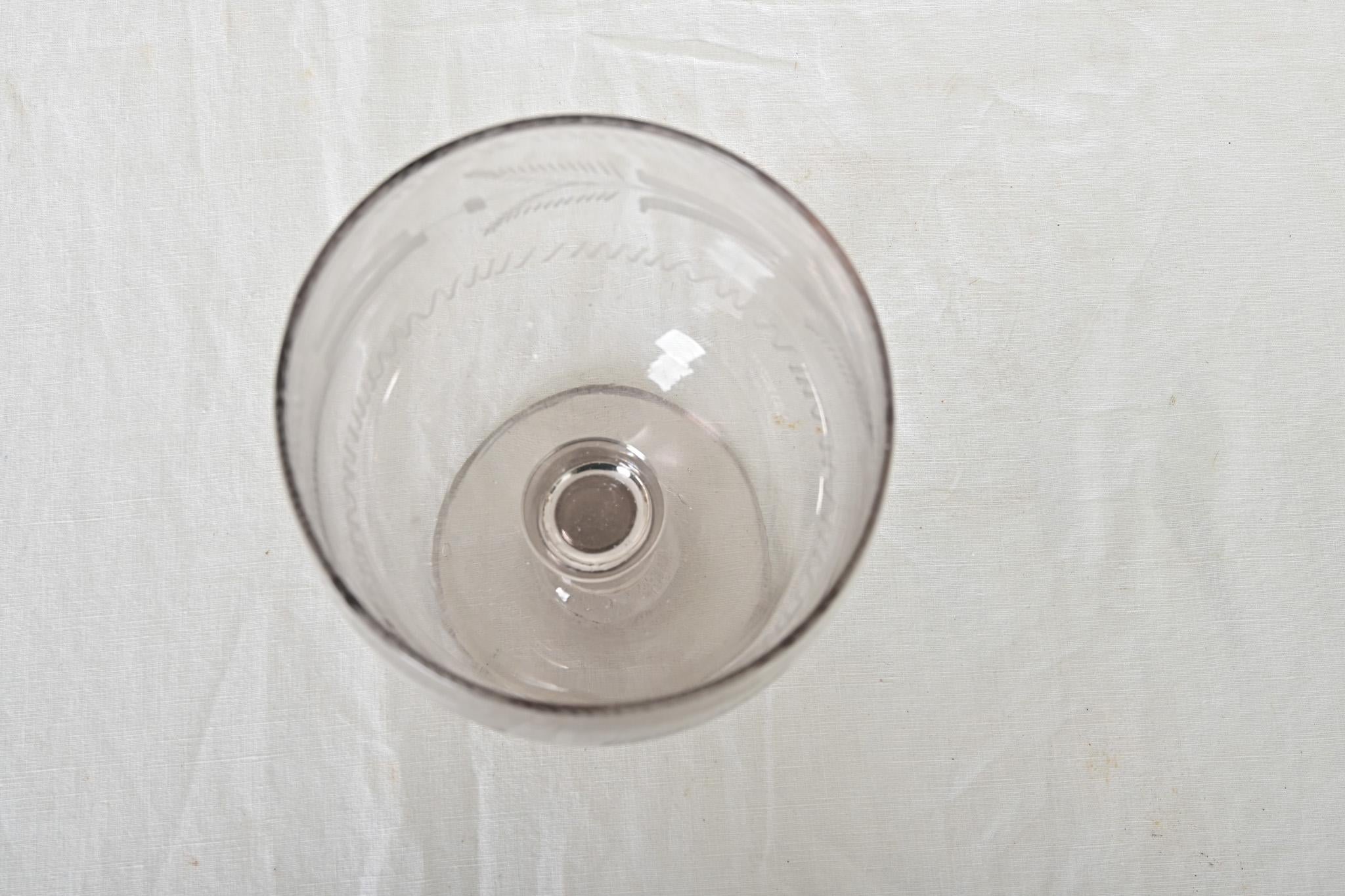 Calice en verre gravé du 19ème siècle en vente 3