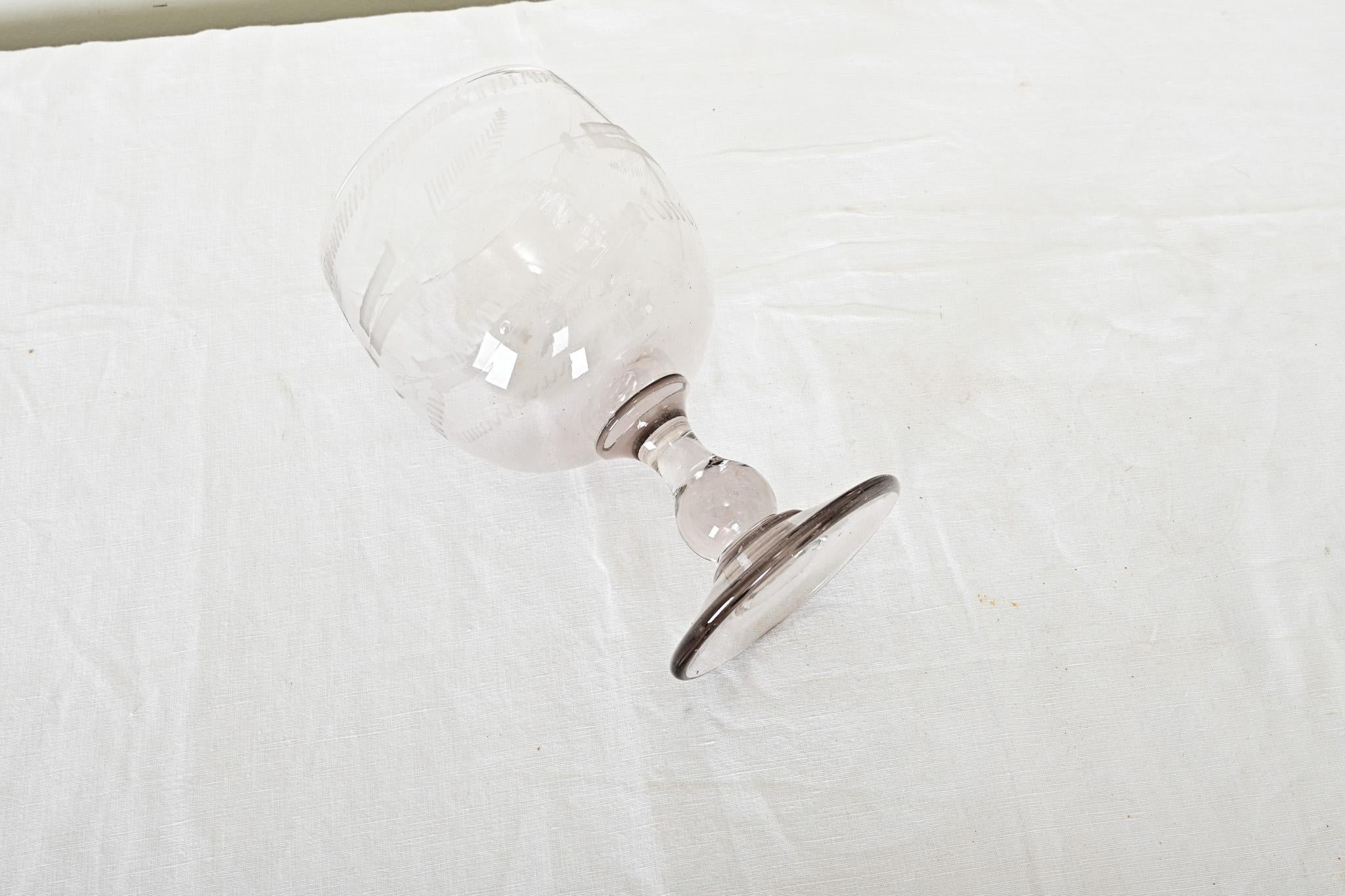 Calice en verre gravé du 19ème siècle en vente 4