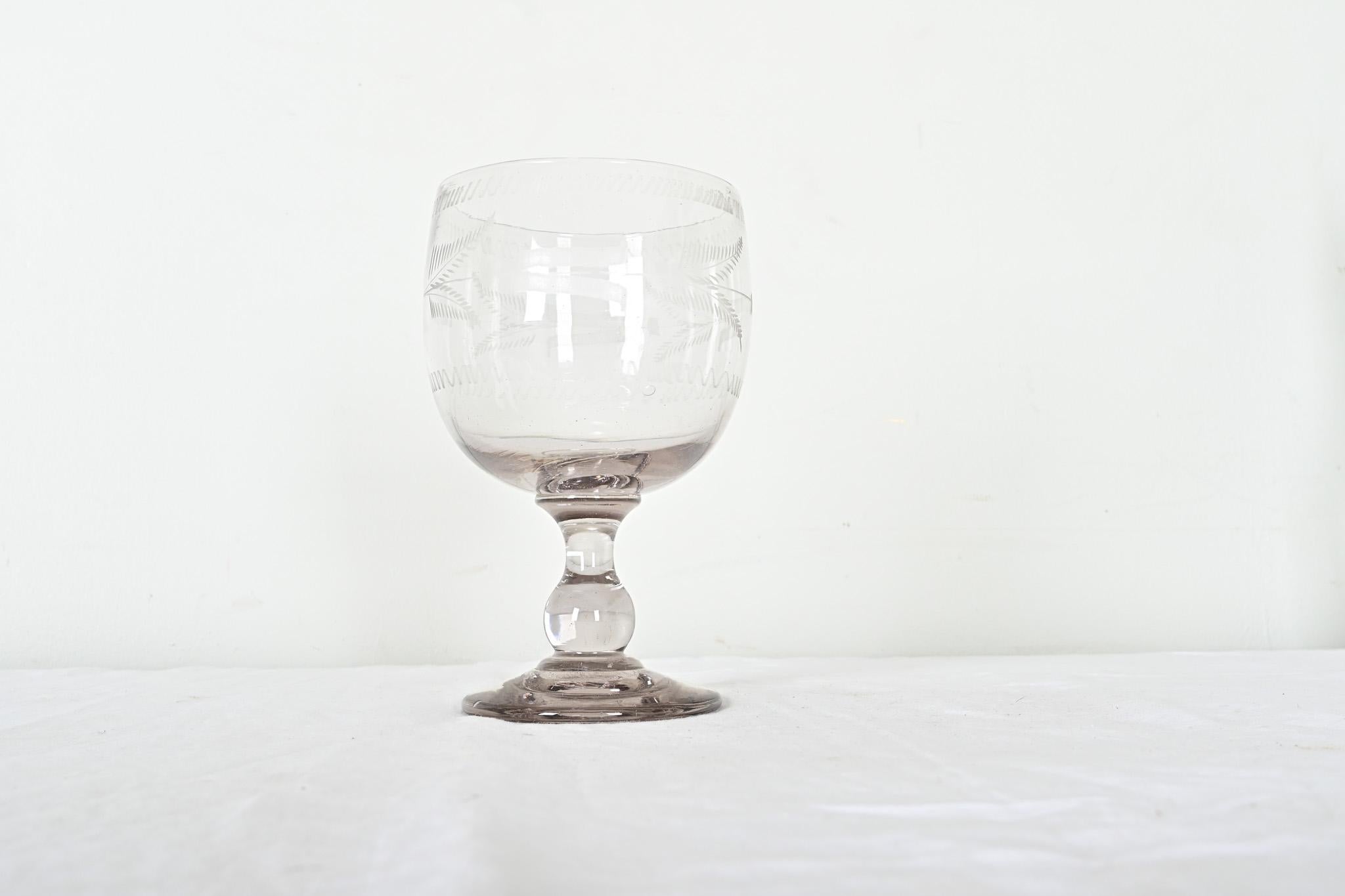 Verre Calice en verre gravé du 19ème siècle en vente
