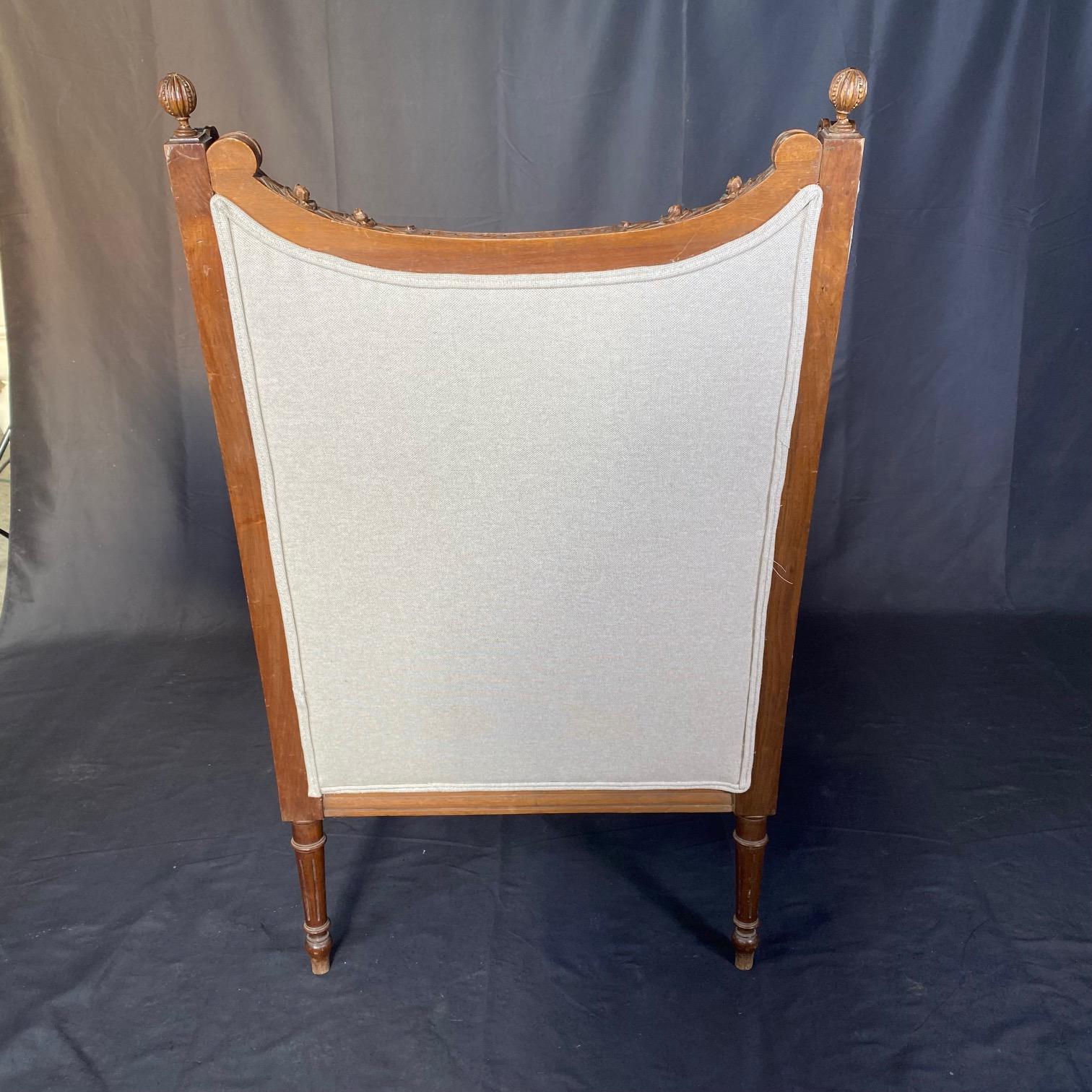 French 19th Century Exquisitely Carved Walnut Bergere with New Upholstery For Sale 5